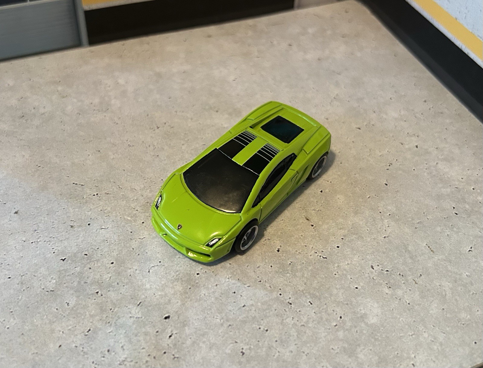 2010 Lamborghini Gallardo LP 570-4 L 1/64 Scale W/ Real Riders Tires On Spokes