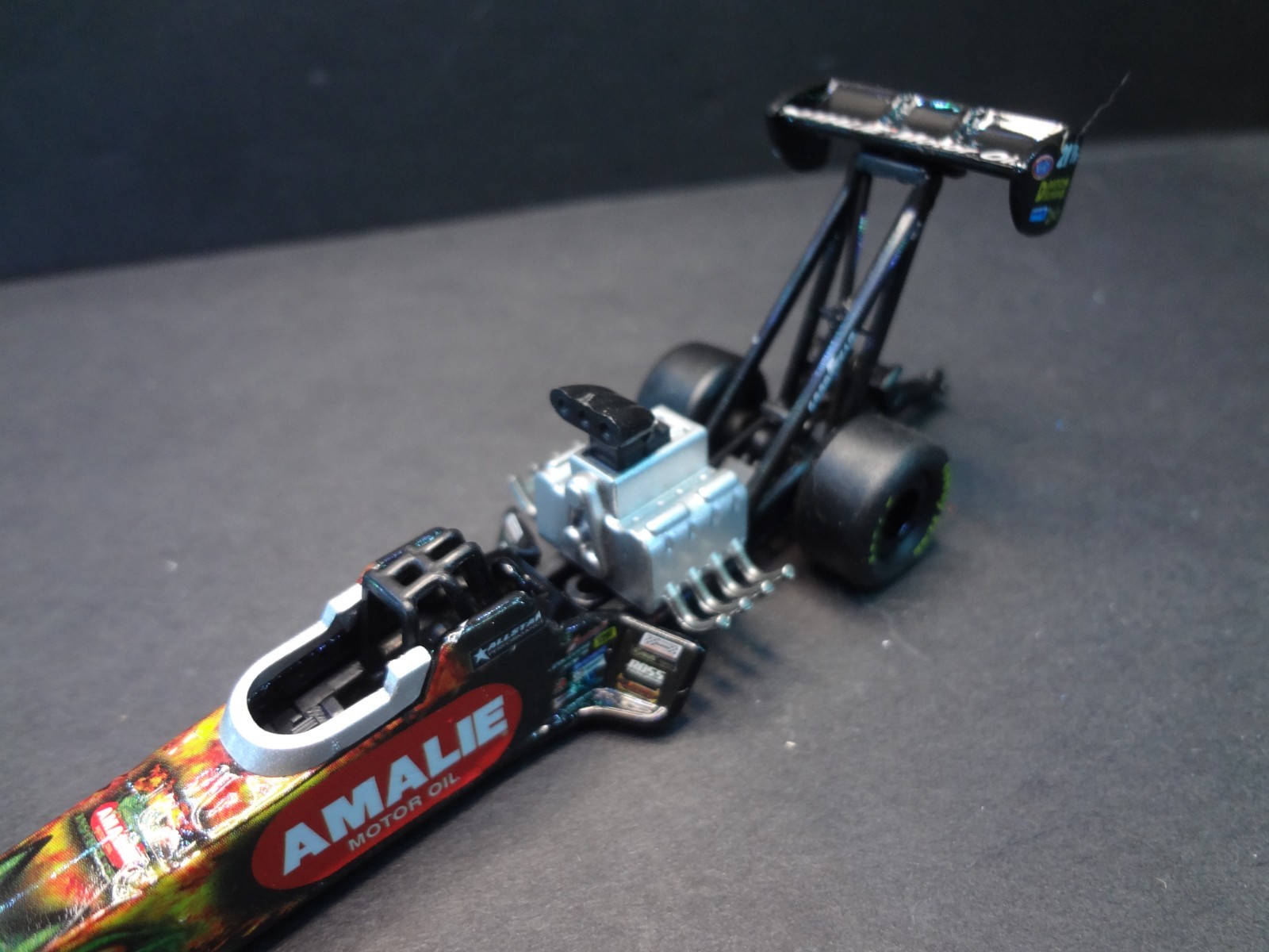 Auto World Amalie Motor Oil Terry McMillen NHRA Top Fuel Dragster – 1:64