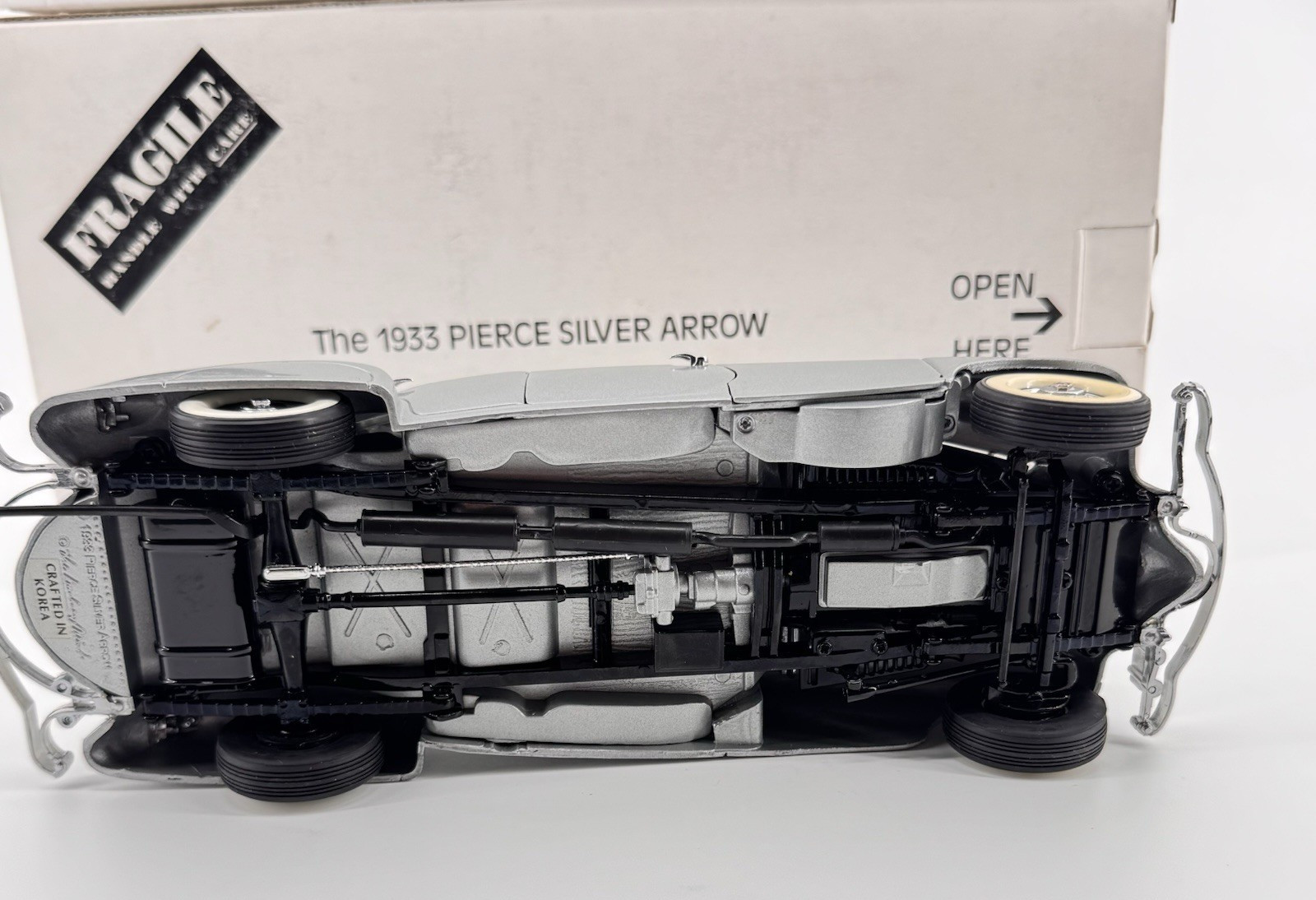 Danbury Mint 1933 Pierce Silver Arrow 1:24 Scale Diecast Metal Luxury Model Car