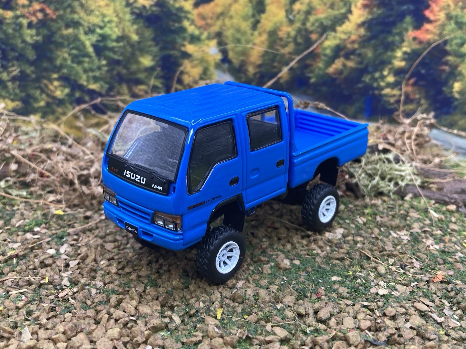 Isuzu NHR Lifted 4×4 Pickup Truck 1/64 Scale Massdi Diecast Custom Model1