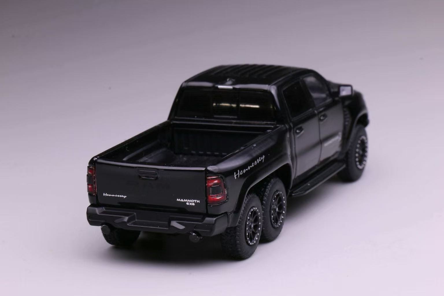 596 1:64 RAM TRX 6*6 Hennessey Mammoth Pickup Diecast Collect Car WITH LED LIGHT