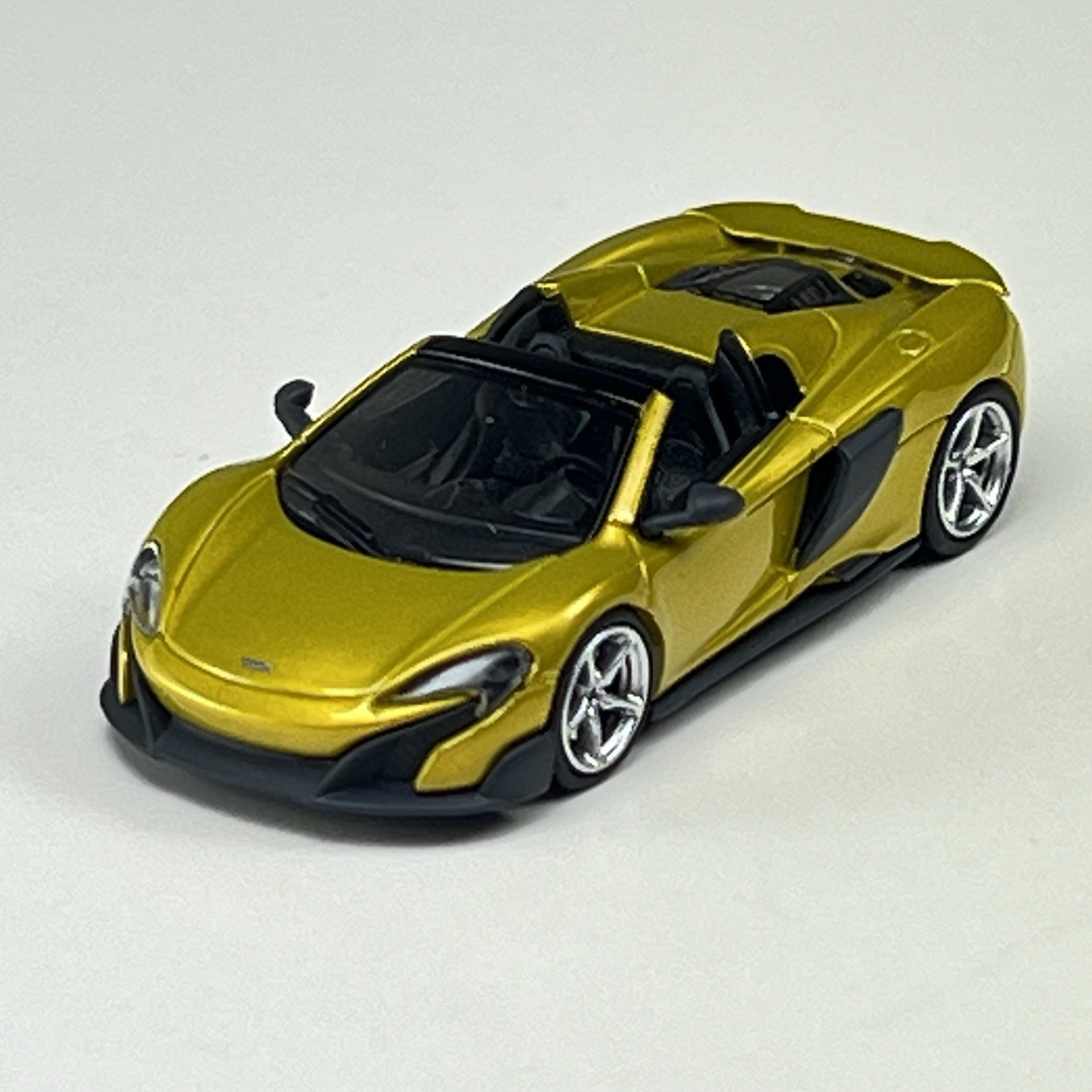 Minichamps 1/87 HO McLaren 675LT Spider 2016 Solis Yellow Metallic 870154434