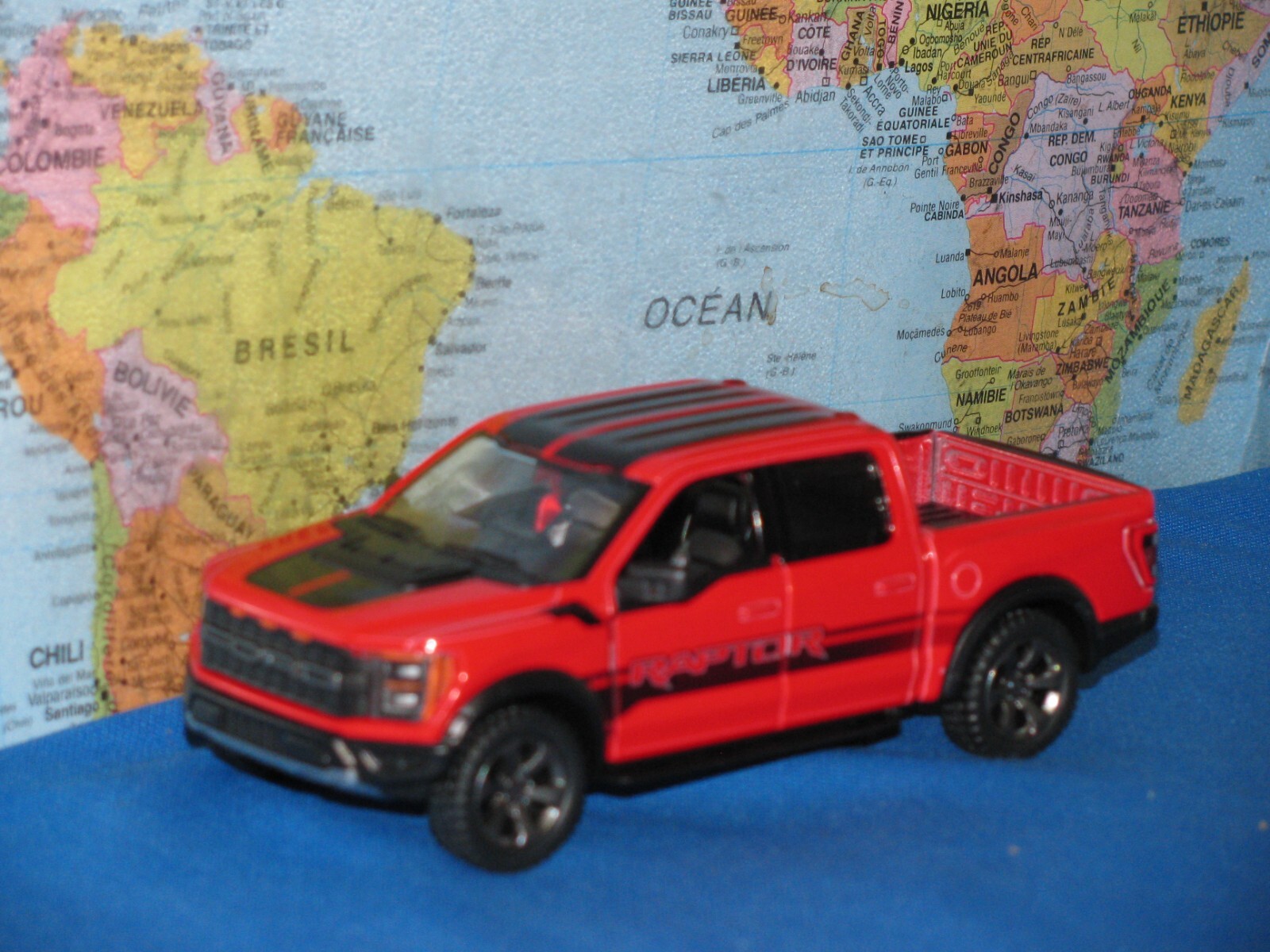 1/46 KINSMART 2022 FORD F-150 RAPTOR RED KT5436 ***BRAND NEW & RARE***