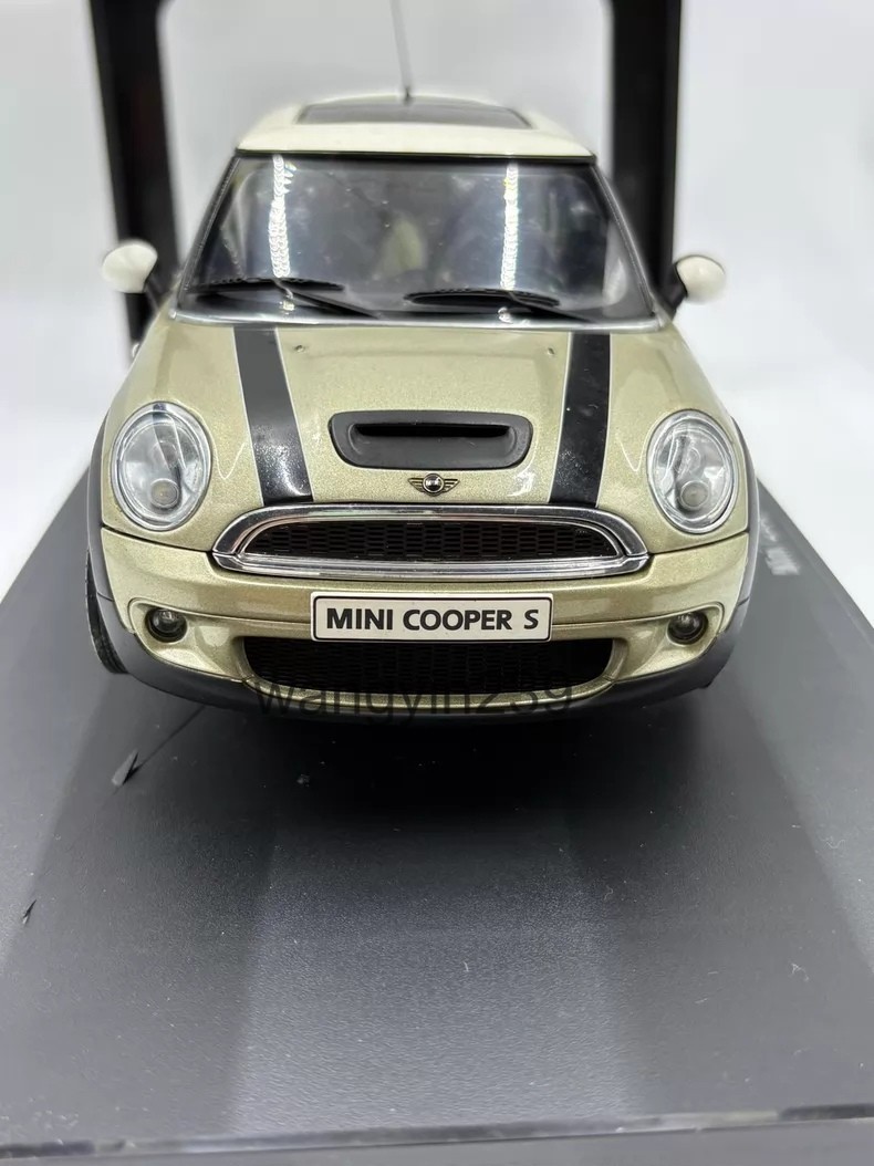 Autoart 1/18 BMW Mini Cooper S Gold Model Car