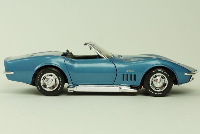 Corvette Chevrolet55Chevy57StingRay1963Race Car1:18Classic24Hot Rod12Model1972