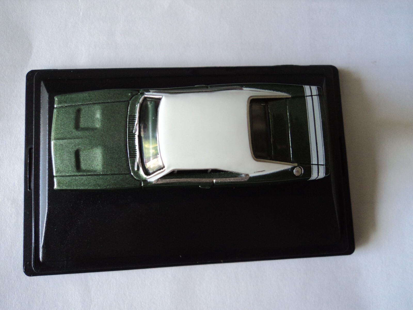 Oxford 1968 DODGE CHARGER Green and White 1/87 HO diecast car