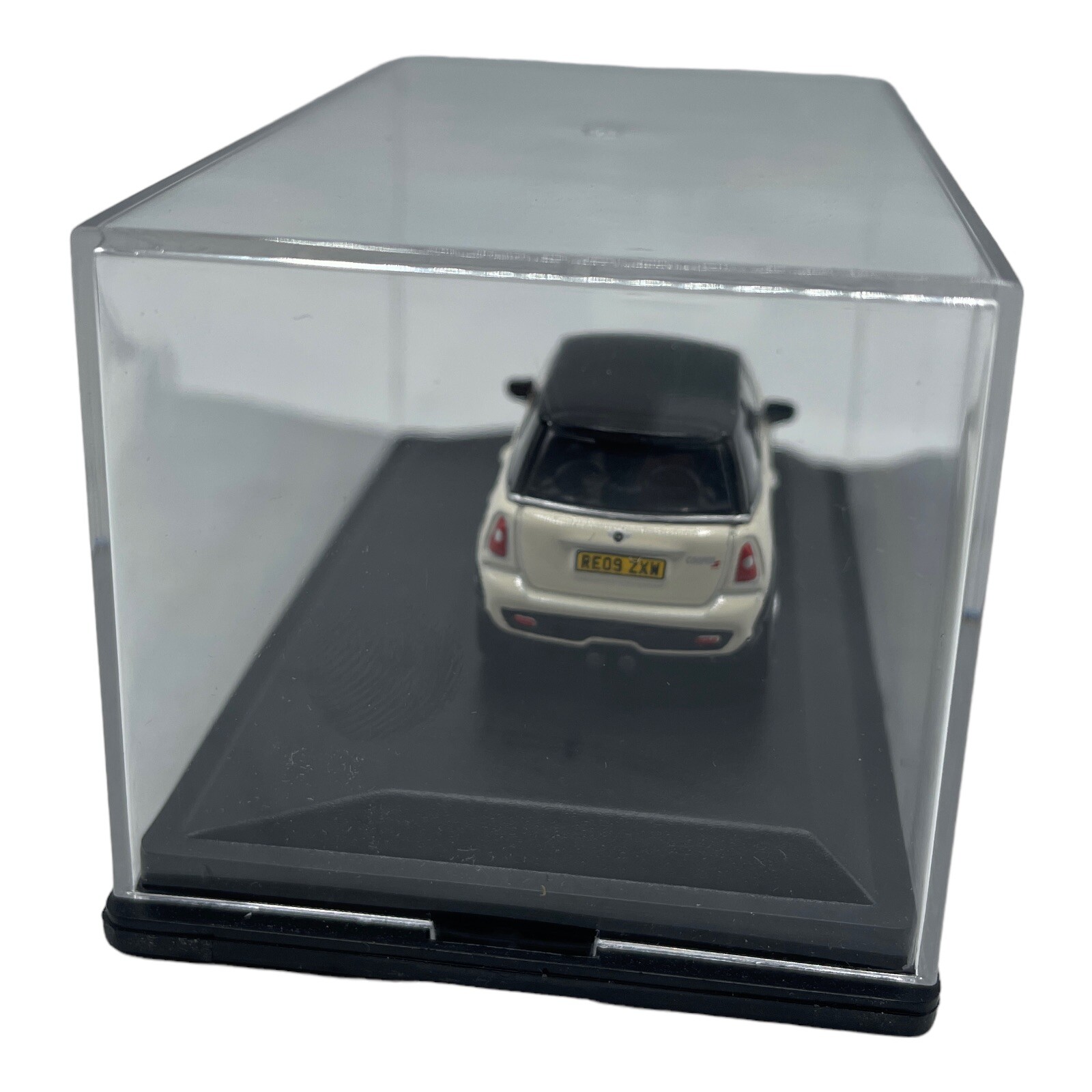 MINI Cooper S Hardtop R56 Pepper White with Black Roof Diecast car 1:76 OO Scale