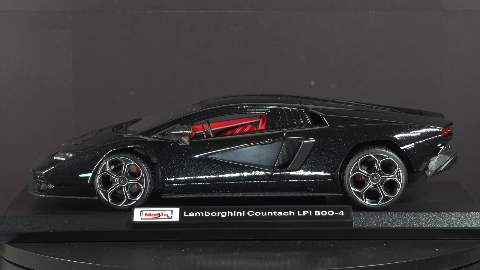 Lamborghini Countach LPI 800-4 1:18 Maisto Exclusive Style Special Edition Black