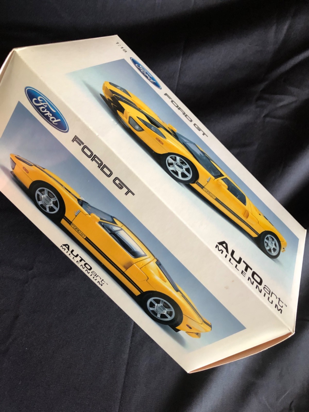AUTO art Millennium 2004 Ford GT Yellow w/Black Stripes *NIB* 1:18