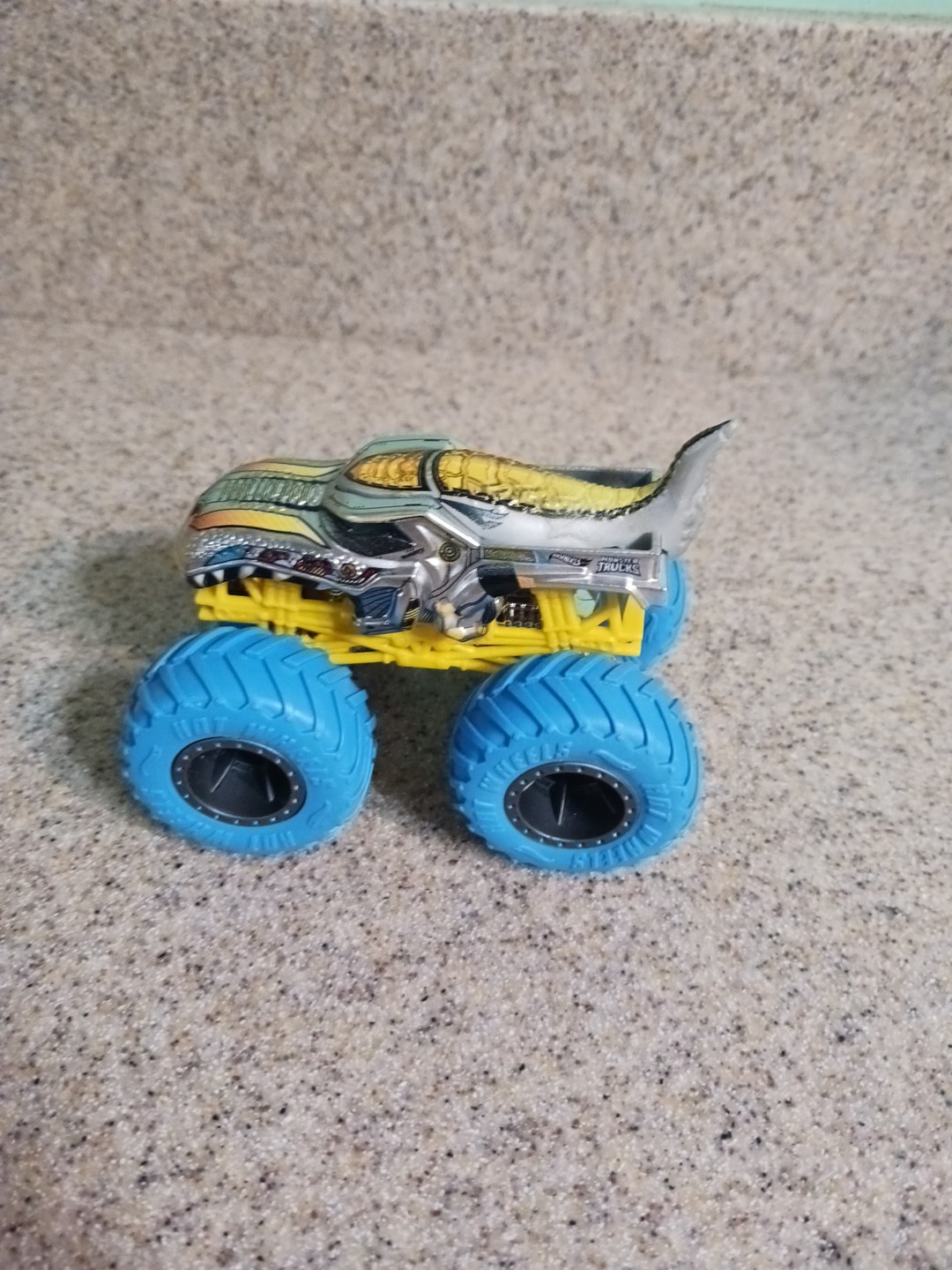 1:64 Hot Wheels Monster Trucks MEGA-WREX Beast Bashers Die Cast And Plastic