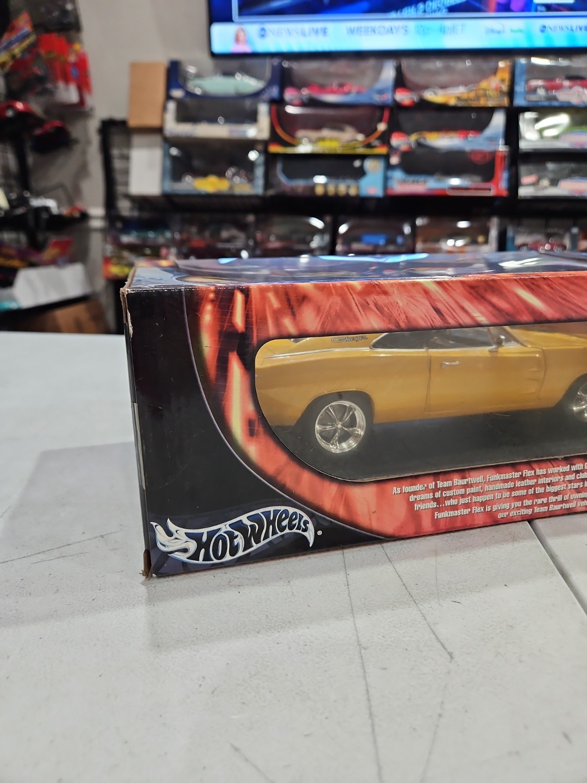 1/18 Hot Wheels 1969 Dodge Charger Team Baurtwell Whips Funkmaster Flex NIB