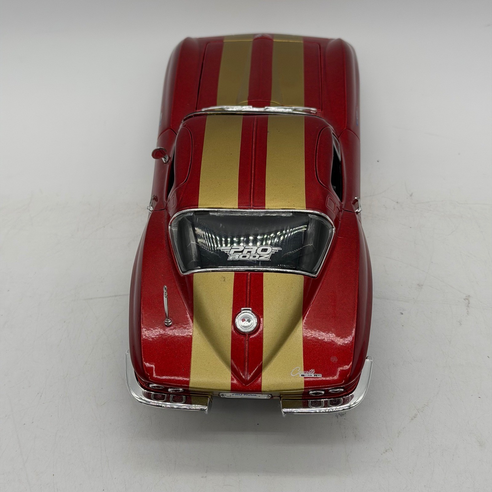 Maisto Pro Rodz 1965 Chevrolet Corvette 1/18 Red/Gold Racing Stripes Diecast Car