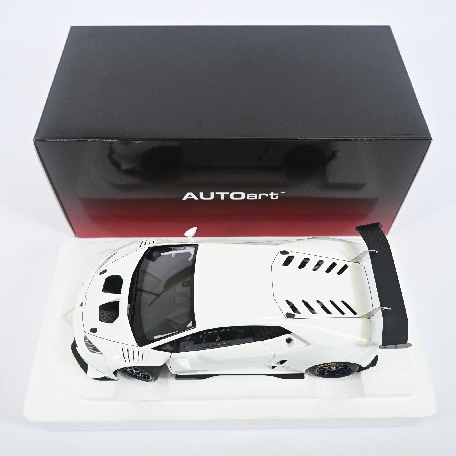 AUTOart 1/18 Lamborghini Huracan LP620-2 Super Trofeo White Diecast Model Car