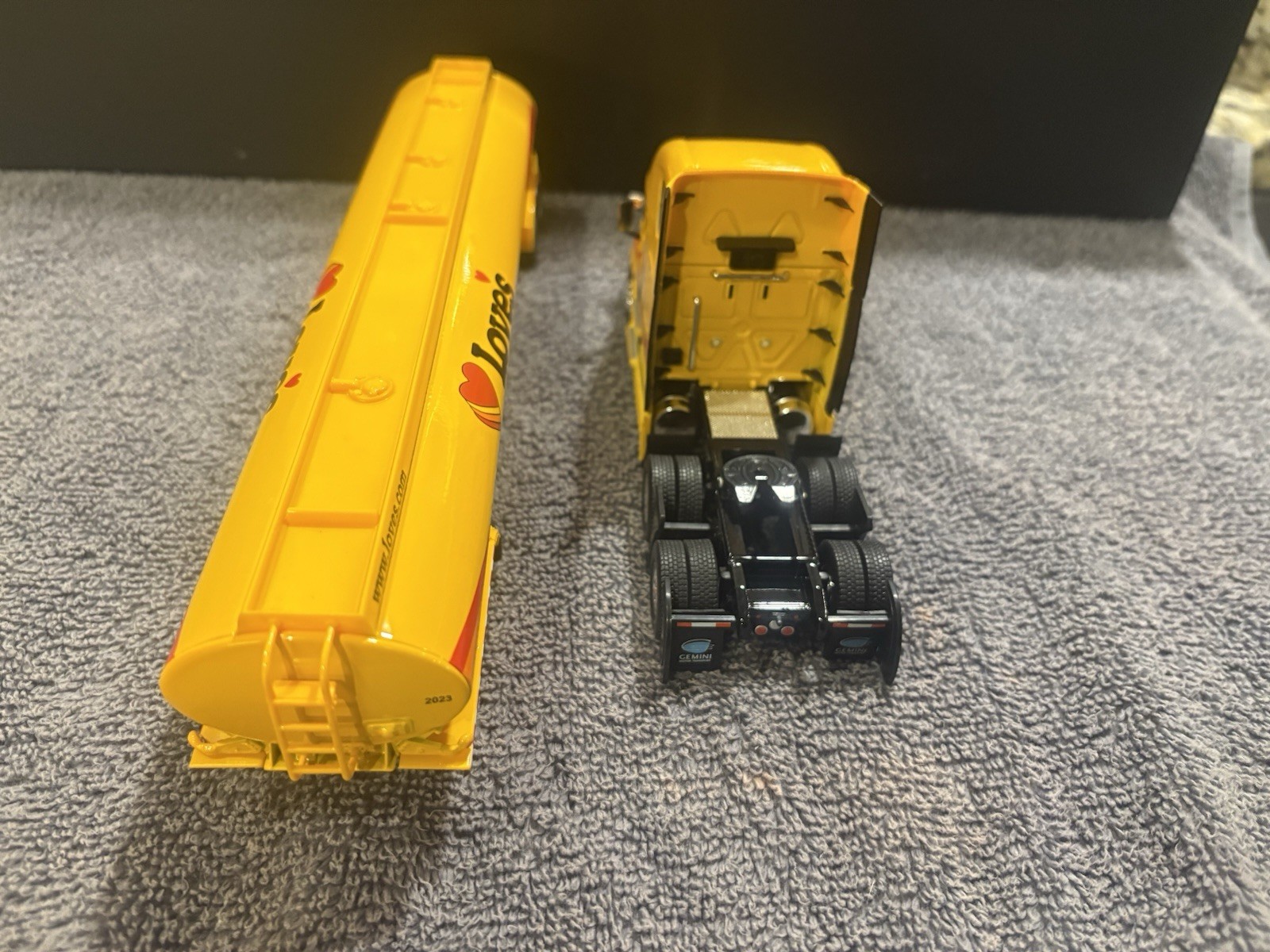 1:50 Diecast Fuel Tanker