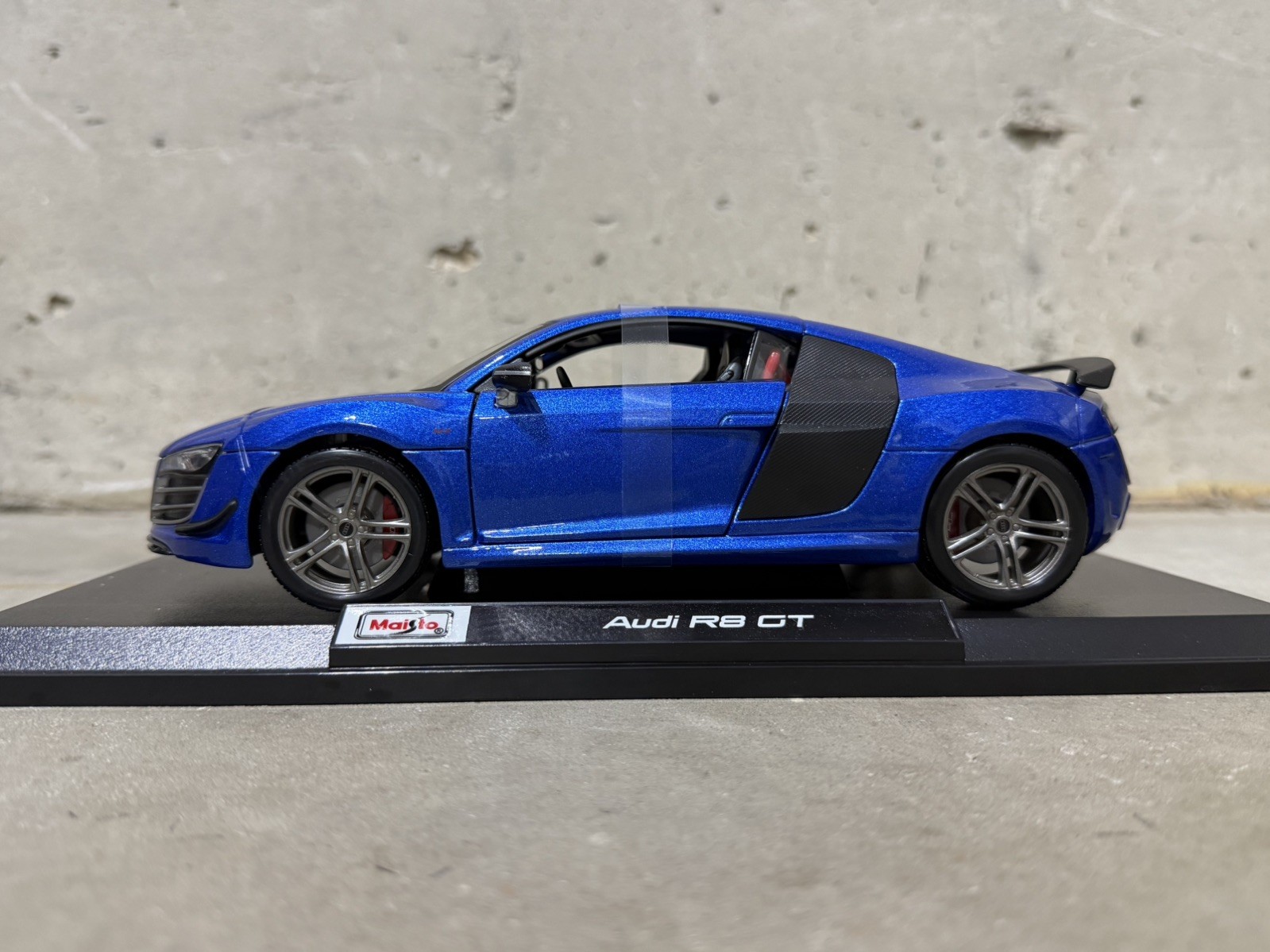 Audi R8 GT 1:18 Maisto Special Edition Diecast Model – Blue