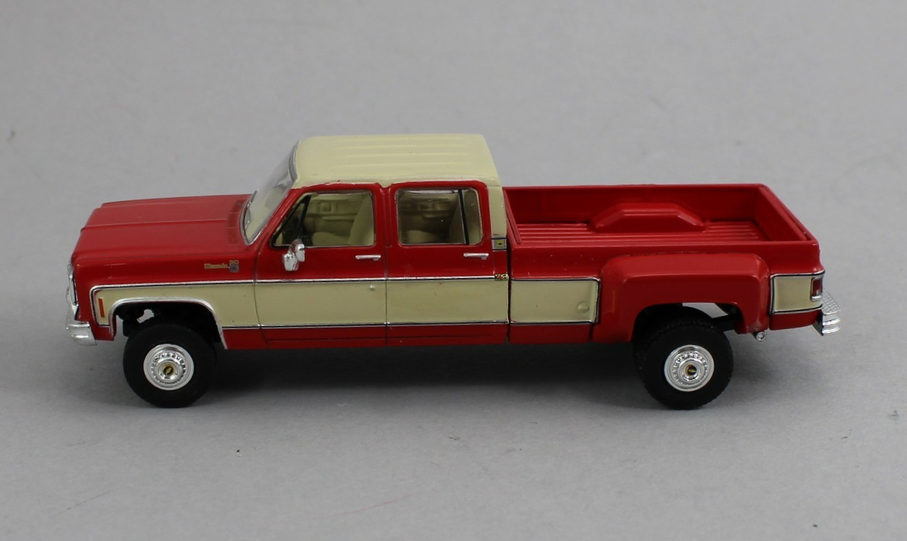 1:64 IXO Models *RED & TAN* 1975 Chevrolet Silverado C30 Dually Pickup Truck
