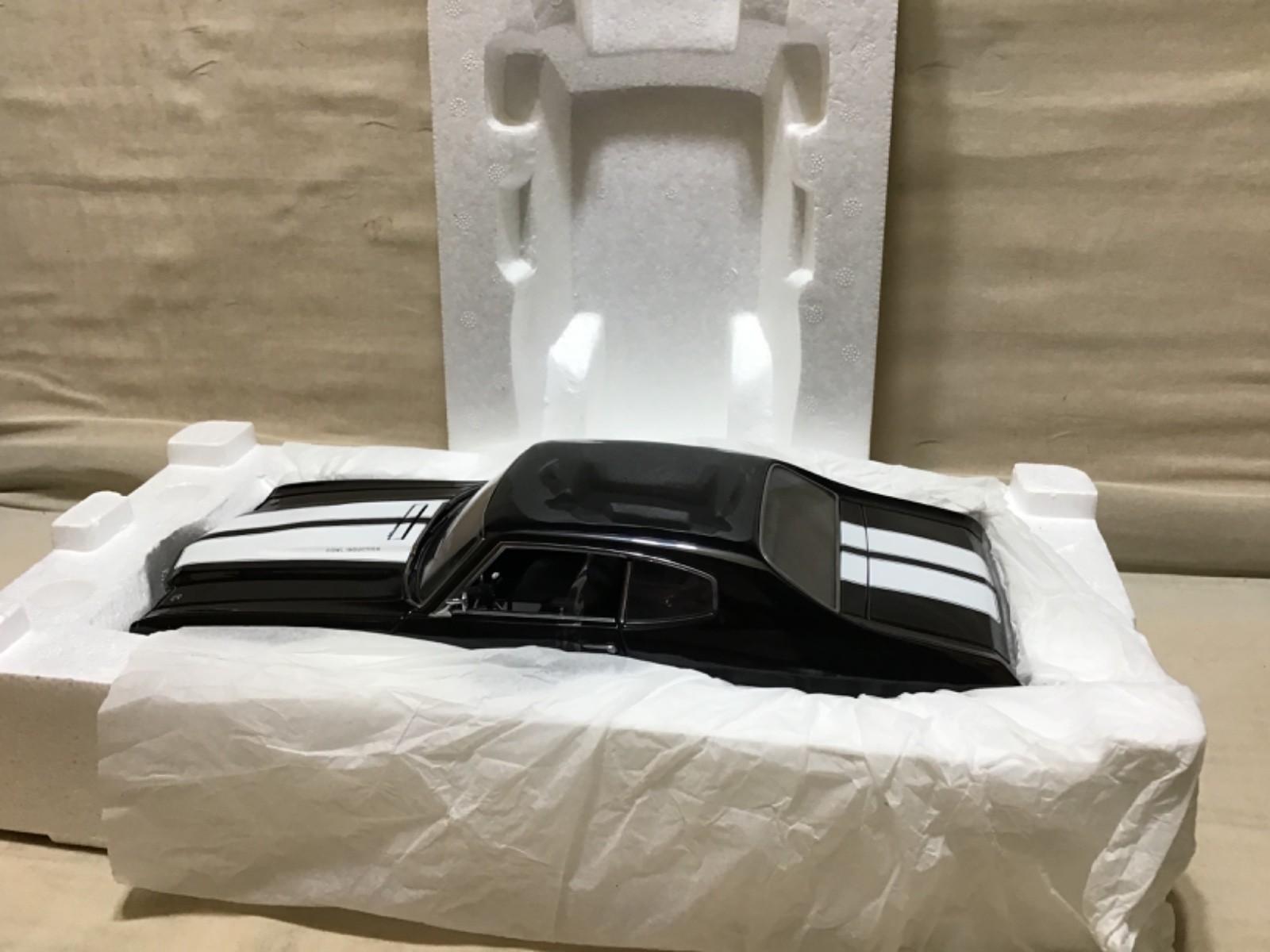 CHEVELLE LEGEND BLACK SS 454 1970 CHEVY 1/18 ACME A1805501 no box defect read !!