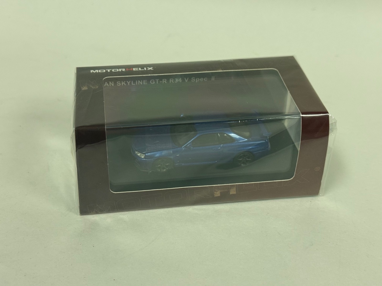 1/64 Motorhelix Nissan Skyline GT-R R34 V Spec II in Blue Titanium Wheels 64-004
