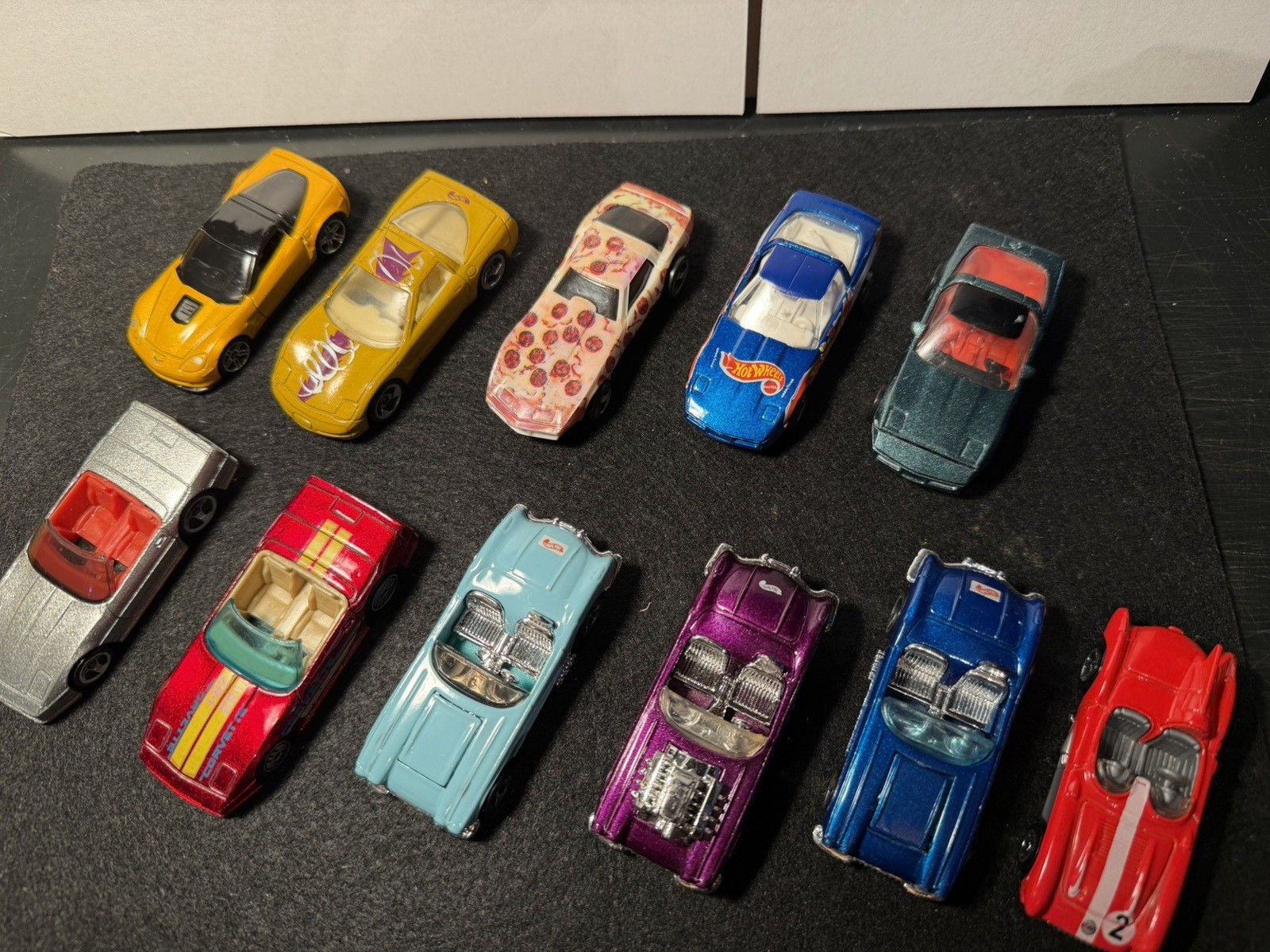 Hot Wheels LOT of 11 Corvette cars loose-all diff see photos please