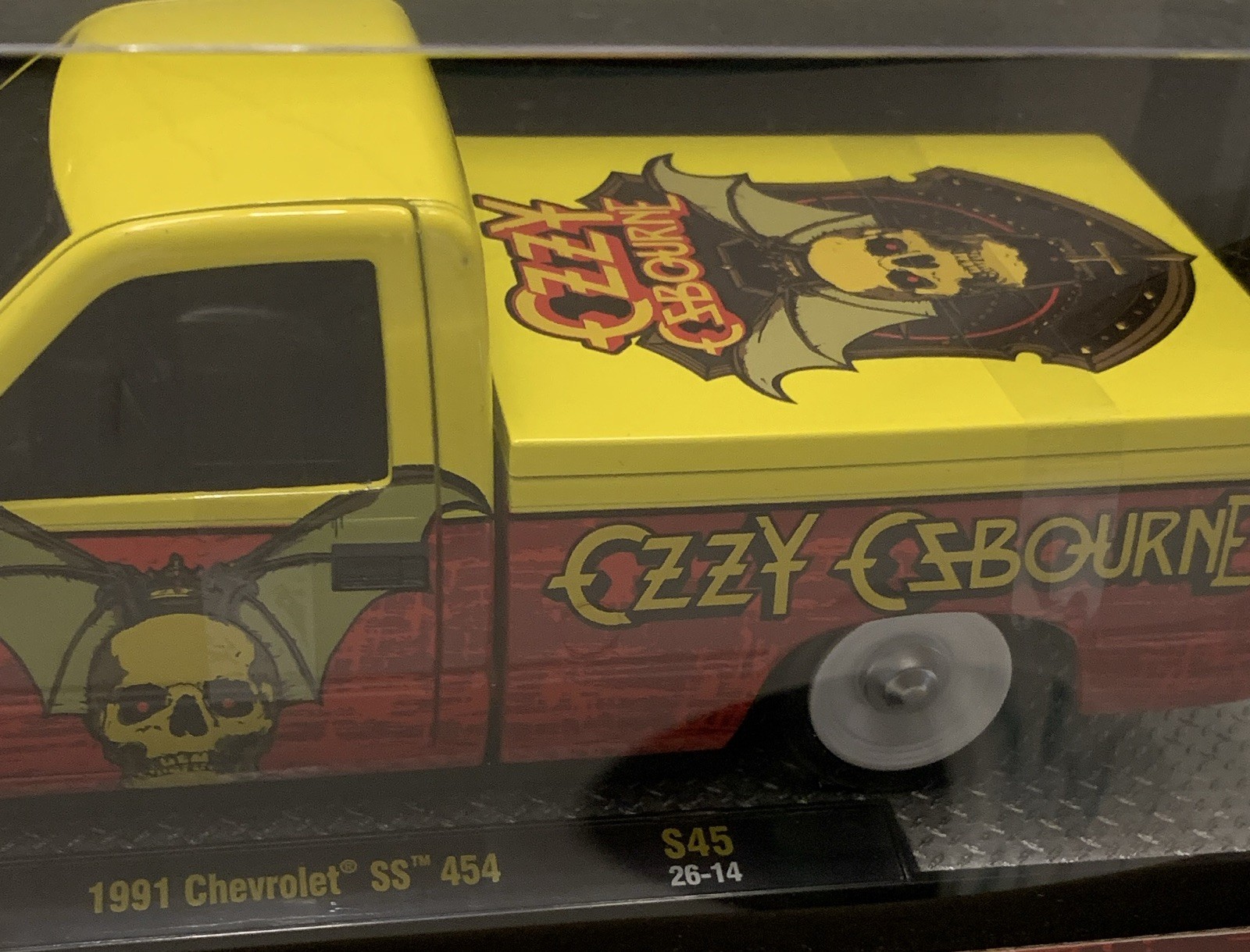 M2 Machines 1:24 Diecast 1991 Chevrolet SS 454 Pickup Yellow Red Ozzy Unopened