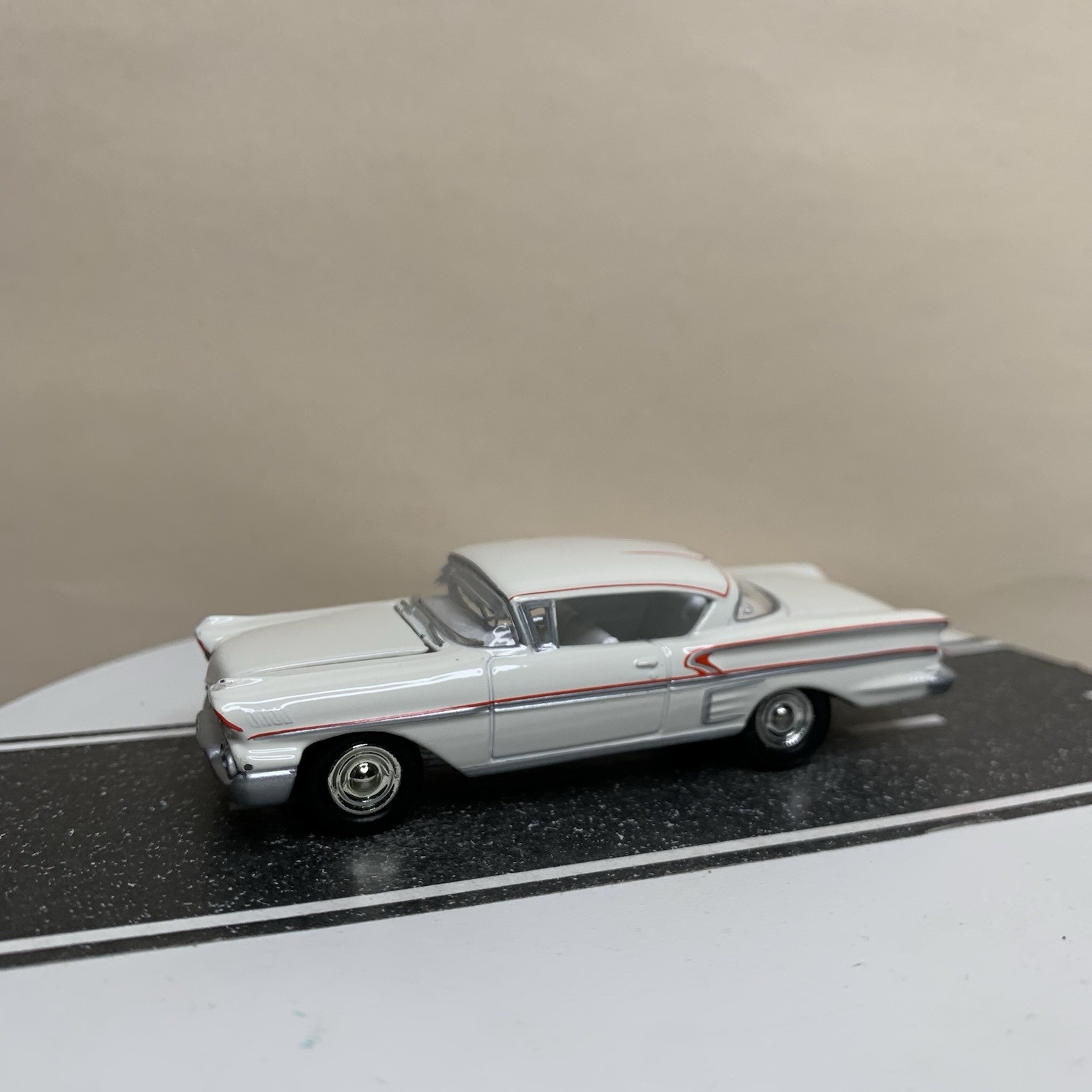 Johnny Lightning American Graffiti 1958 Chevy Impala 2-Door White Red 1:64 NM