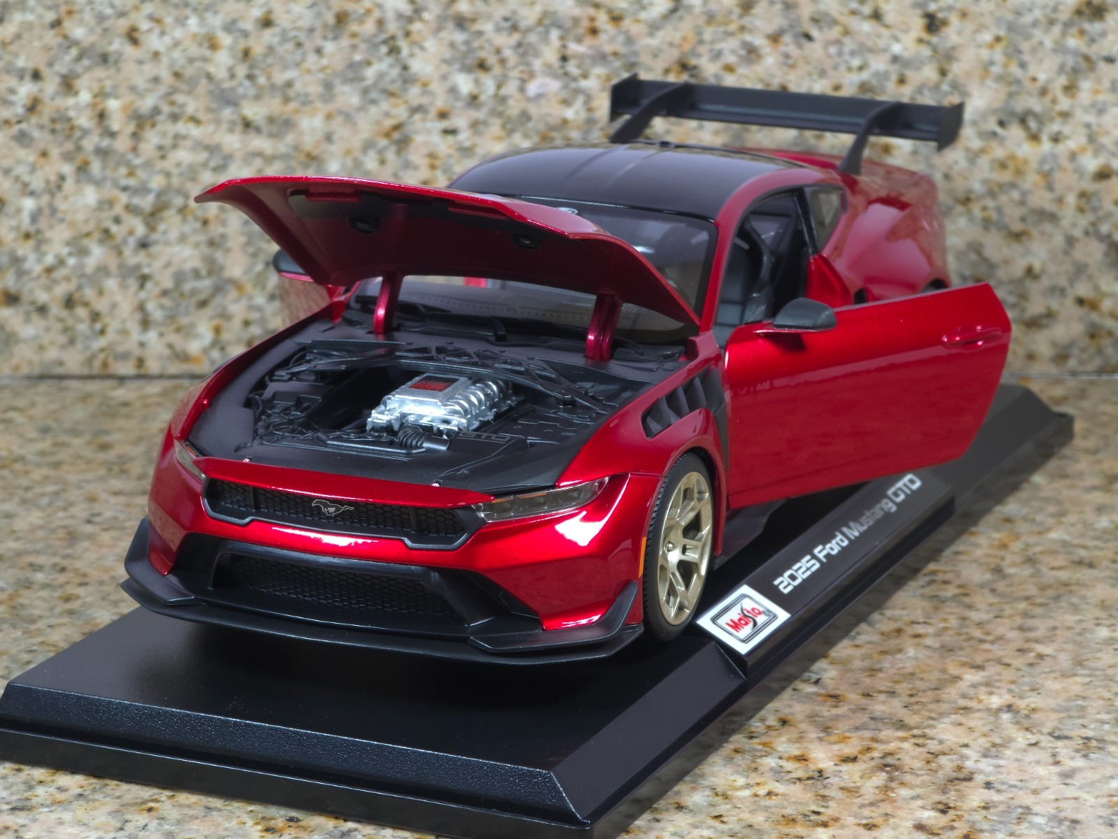 2025 Ford Mustang GTD 1:18 Maisto Exclusive Style Special Edition – RED