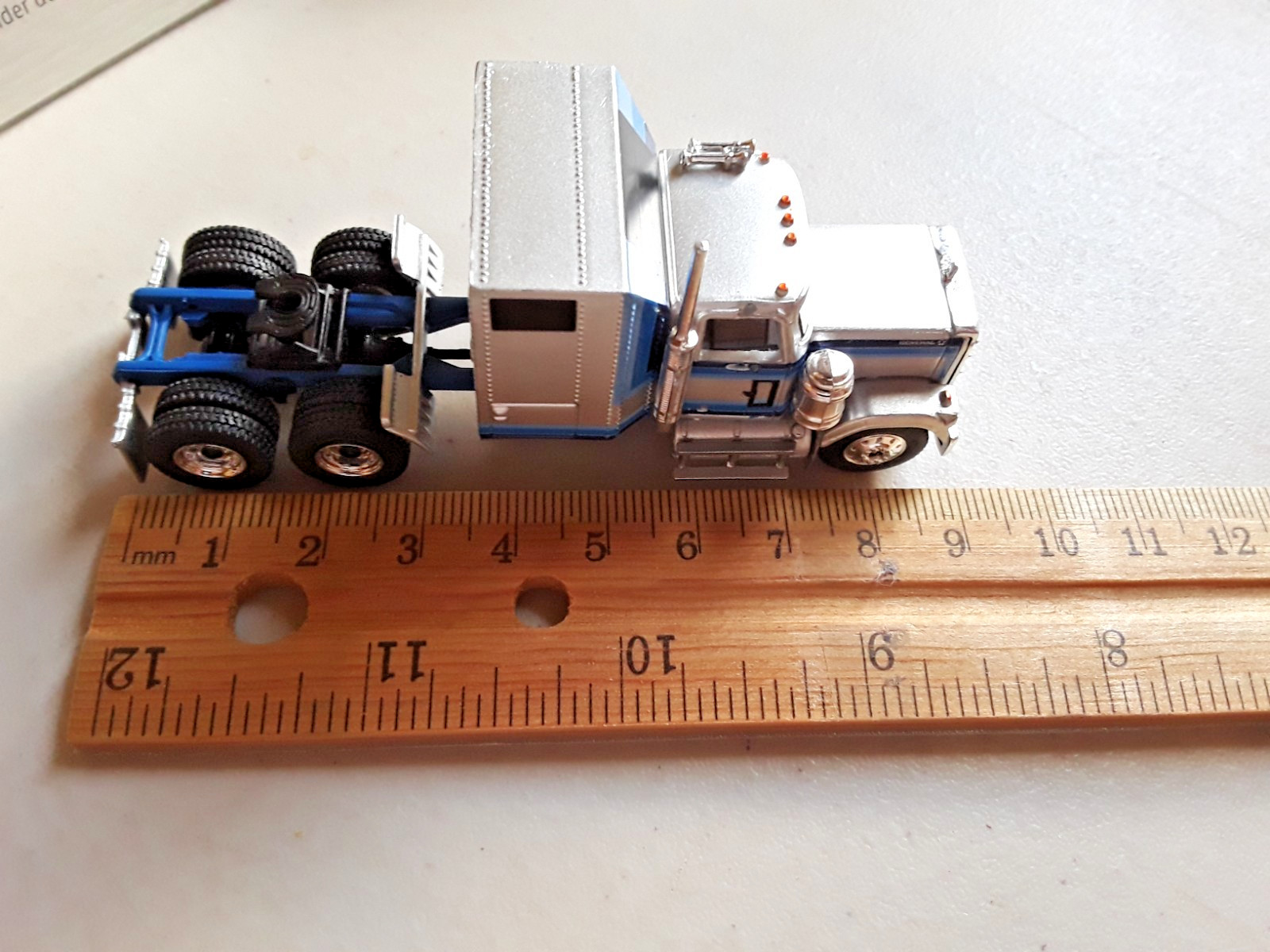 Brekina HO-1:87 Scale GMC GENERAL Tractor w/Sleeper (CC-201