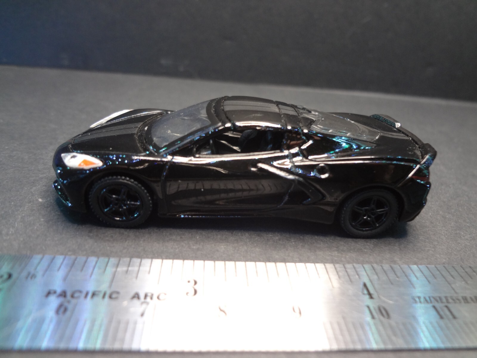 Greenlight 2020 Chevrolet Corvette C8 Stingray w/ removable top 1:64