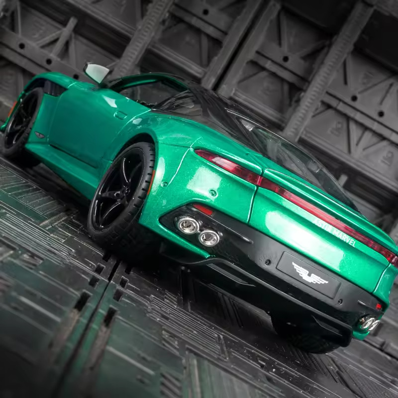 1:24 Aston Martin DBS Superleggera Diecast Alloy Car Model Sports Toy Gift
