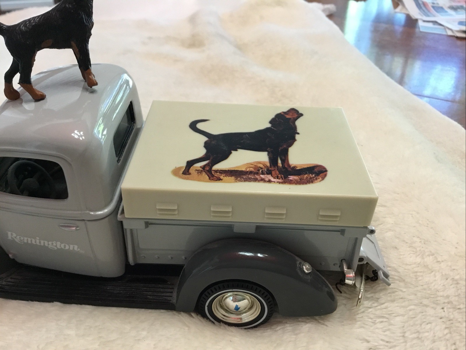 ERTL ‘40 Ford Diecast — REMINGTON Hunting Dog Series – Black & Tan Coon Dog