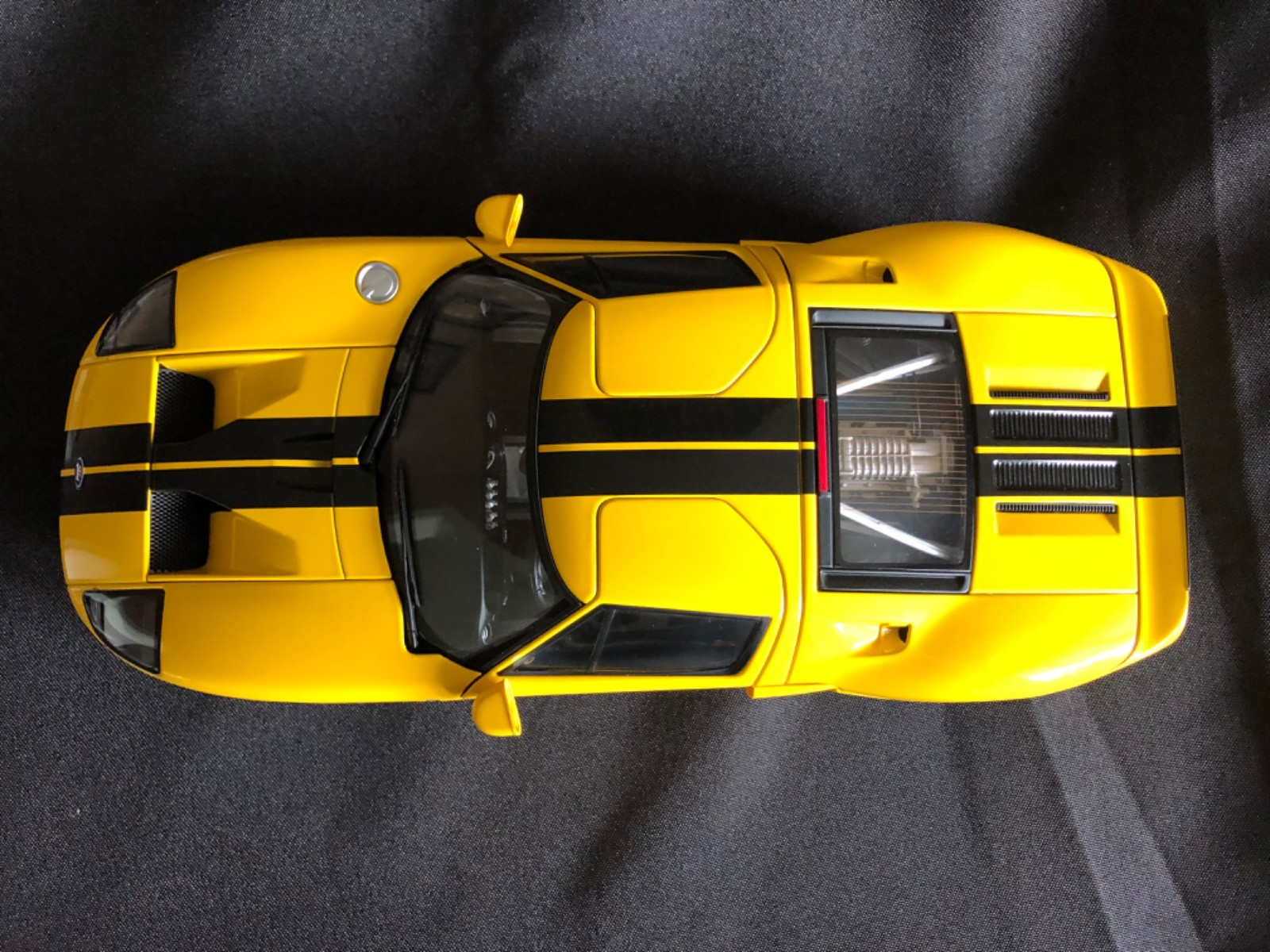 AUTO art Millennium 2004 Ford GT Yellow w/Black Stripes *NIB* 1:18