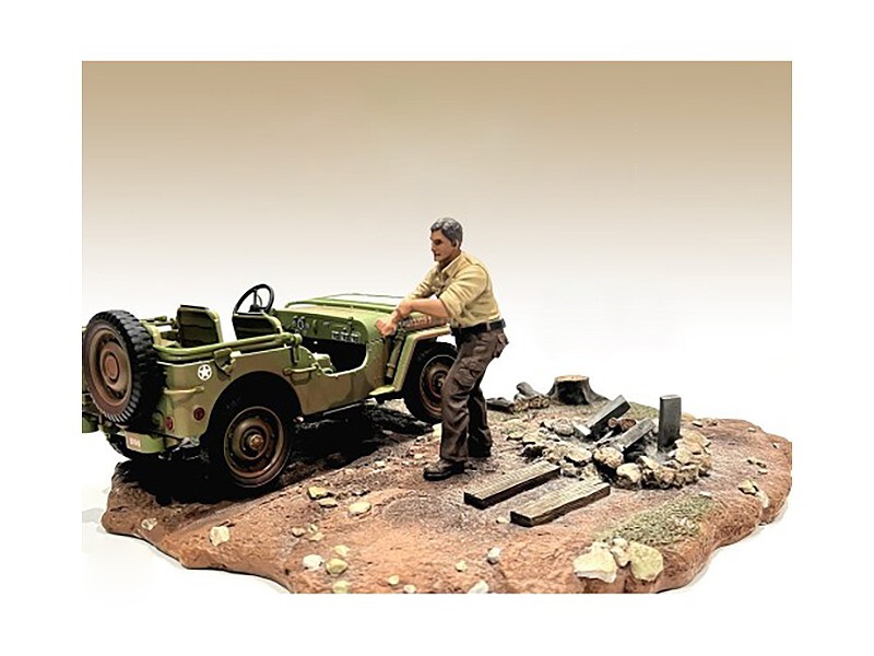 “4X4 MECHANIC” FIGURE 3 FOR 1/18 SCALE MODELS BY AMERICAN DIORAMA 18013
