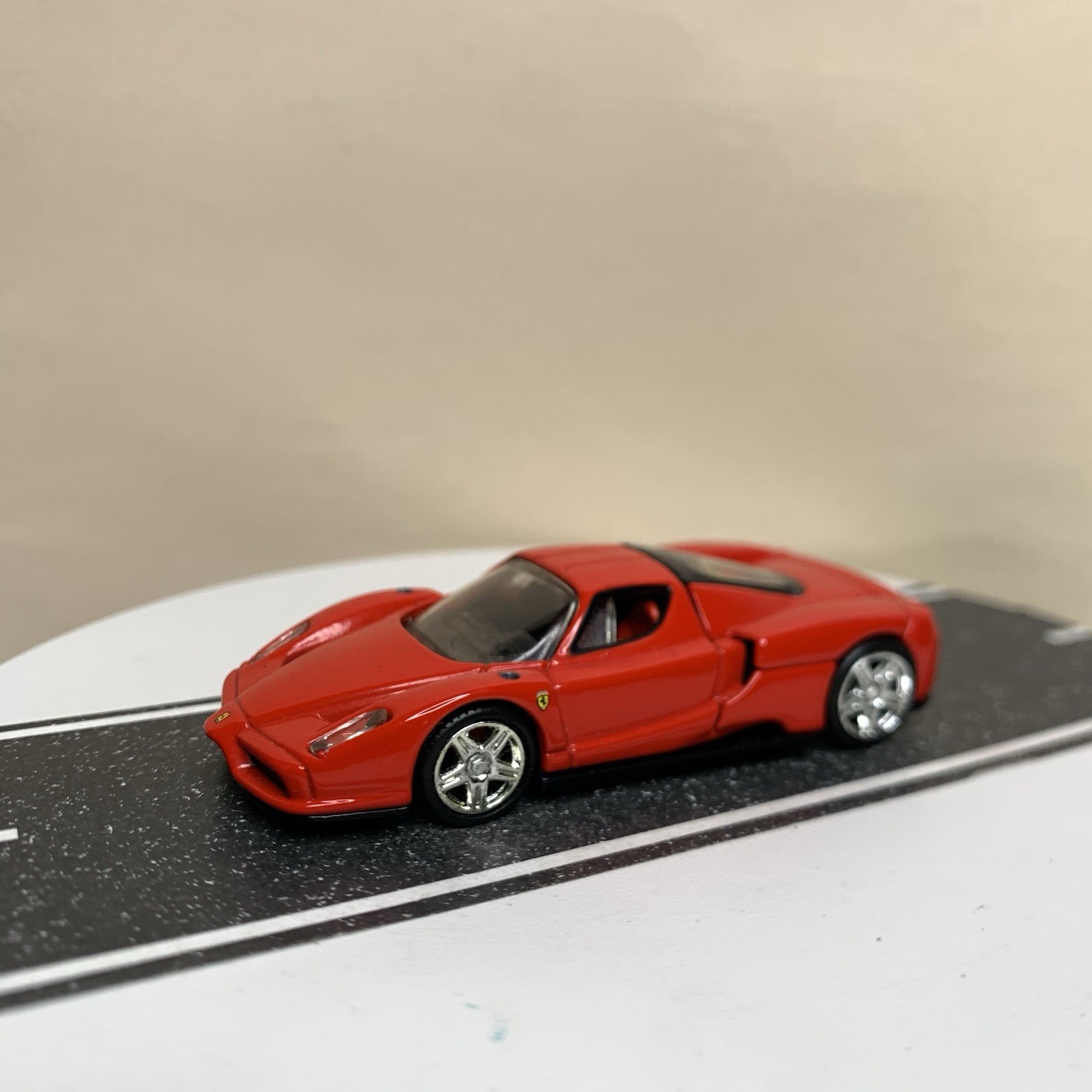 2005 Hot Wheels 100% Oil Can Showcase Series 2003 Ferrari Enzo Red 1:64 Scale NM