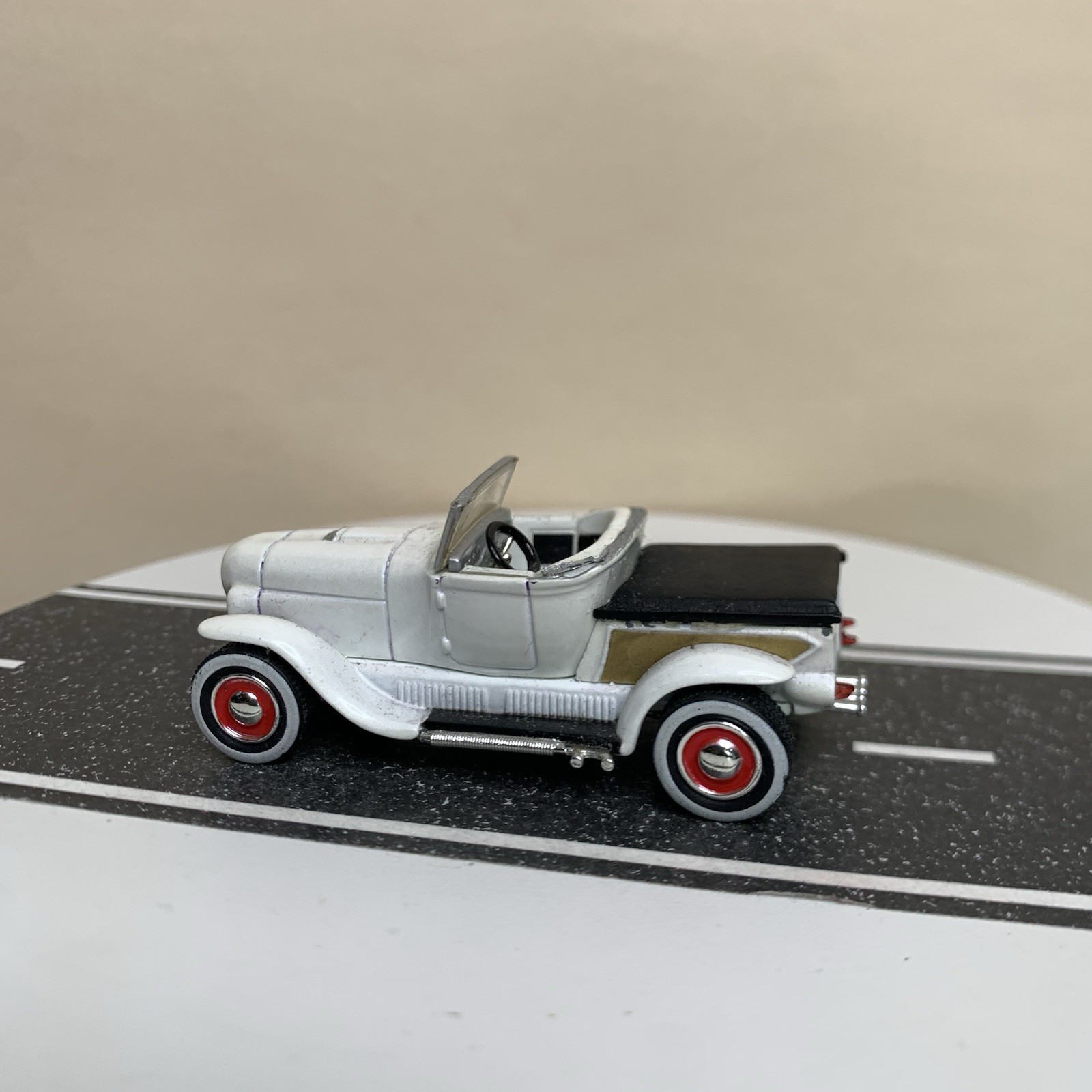 CUSTOM Hot Wheels 100% Ala Kart 1929 Ford Pickup Roadster White Chopped 1:64