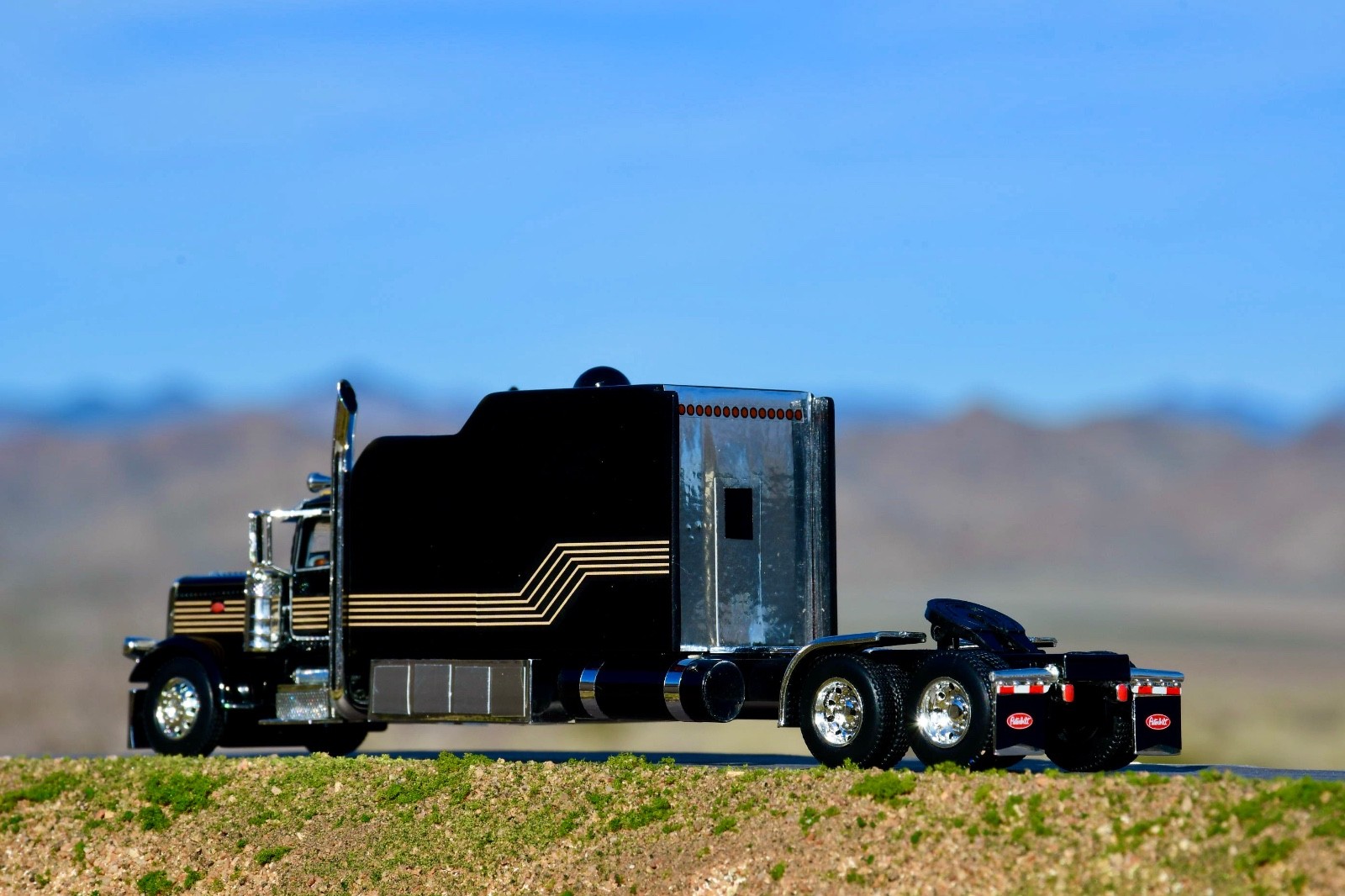1/64 DCP Smokey and the Bandit Peterbilt 389 with standup custom built sleeper