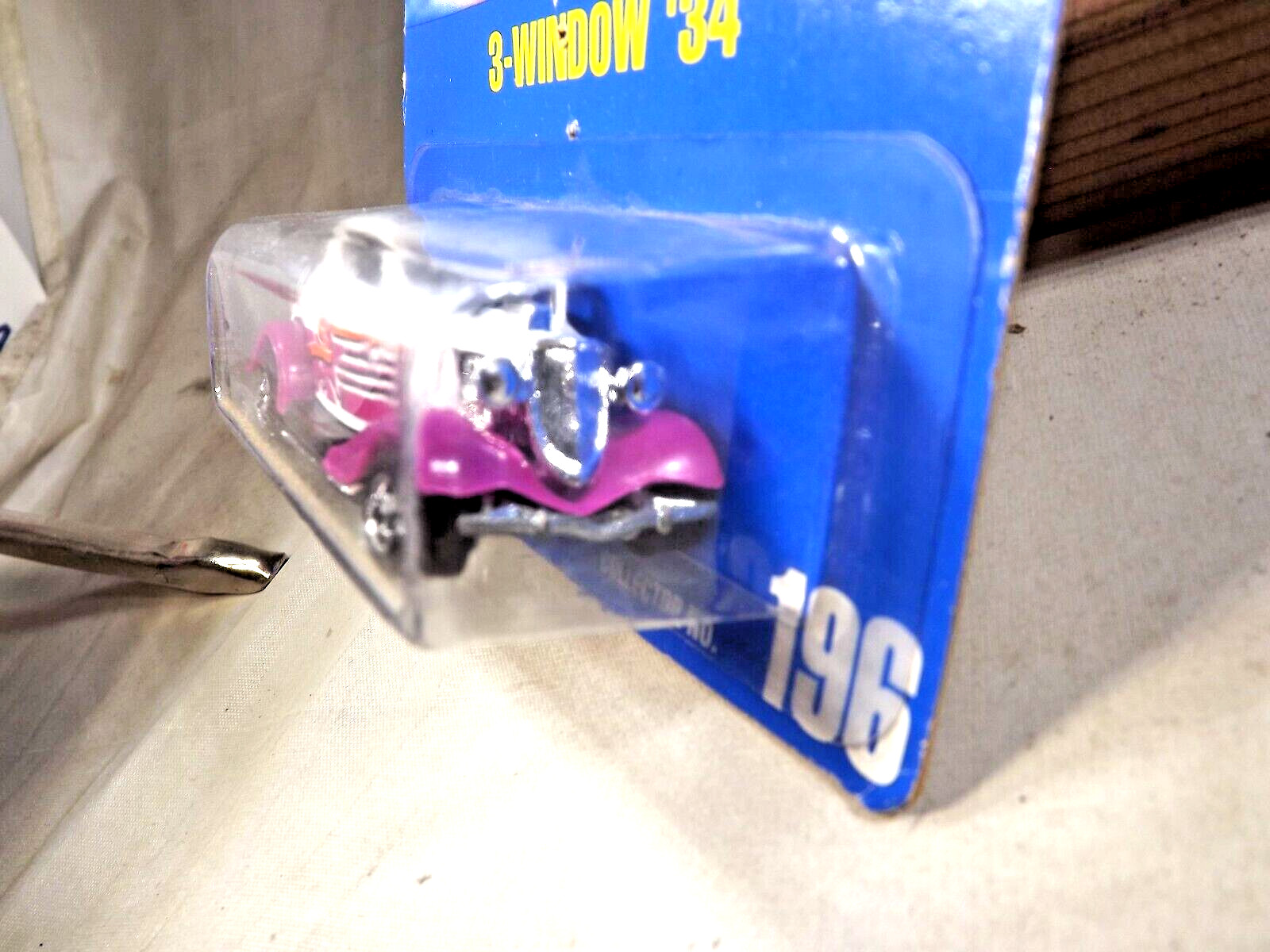 1991 Hot Wheels Blue Card #196 3-WINDOW ’34 White-Purple w/ASW Chrome BW Spokes