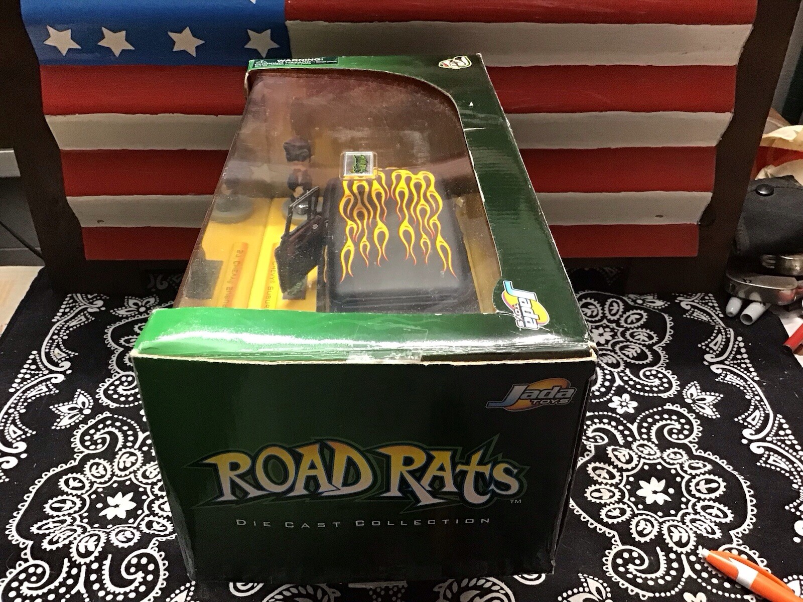 JADA TOYS ROAD RATS 57′ CHEVY SUBURBAN 2 CAR SET WITH FIGURE “”