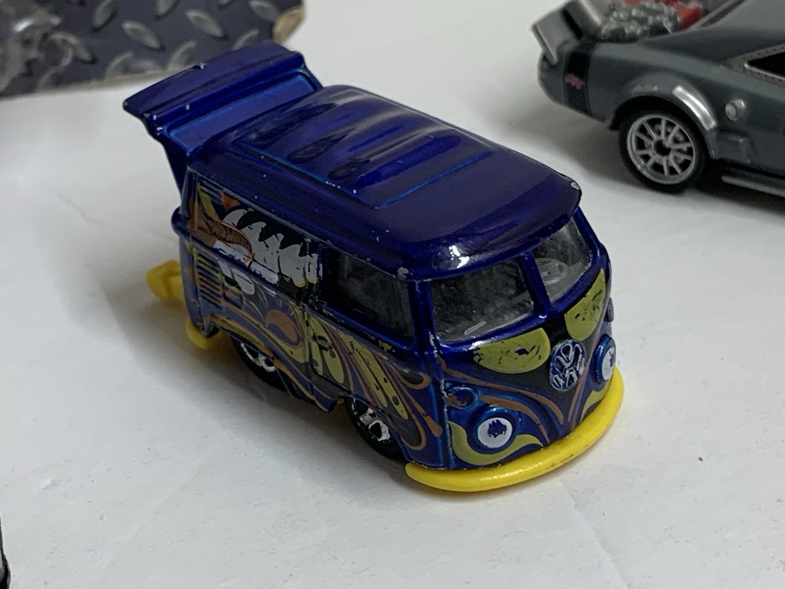 Lot Of 5 Toy Cars Die-cast And Plastic Hot wheels And Other Brands Preowned.