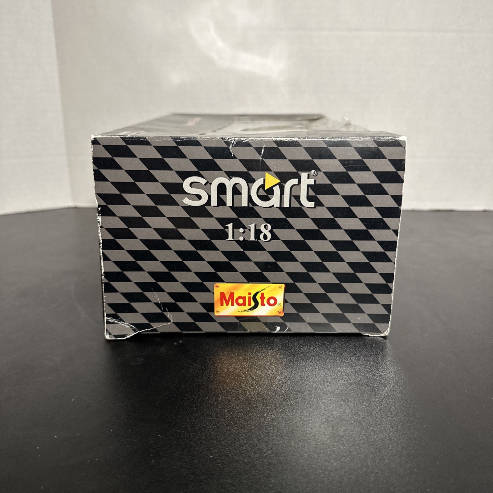 Vintage Maisto Smart Fortwo Coupe 1:18 Scale Diecast Model Car Set
