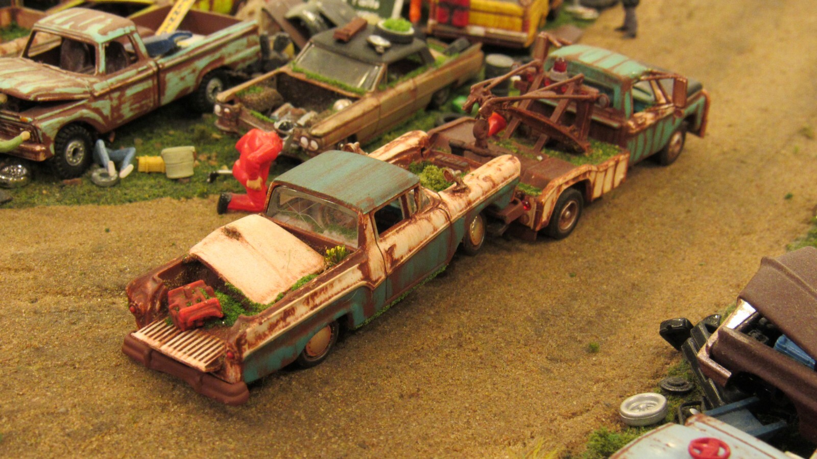 CUSTOM BUILT WEATHERED RUSTY JUNK PARTS YARD 1957 FORD RANCHERO CAR TRUCK 1:64/C