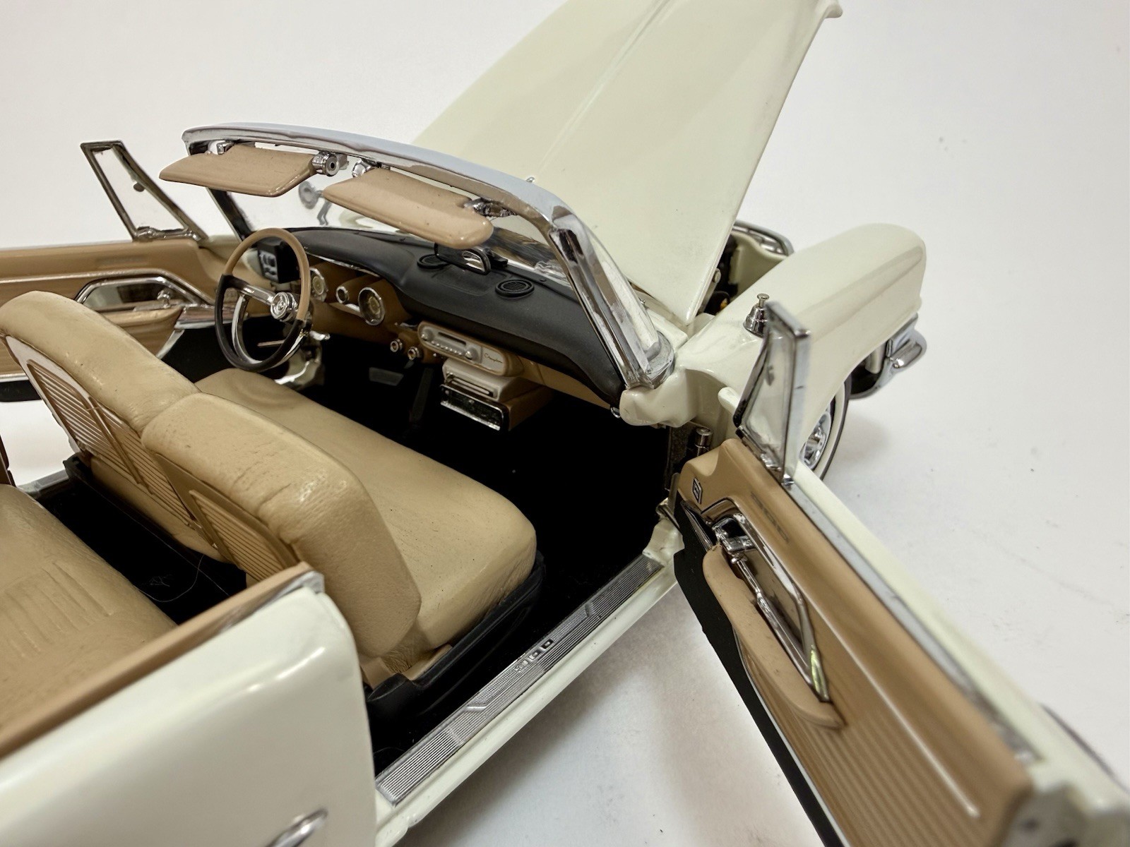 Danbury Mint 1957 Chrysler 300C Convertible 1:24 Diecast Model Car Original Box