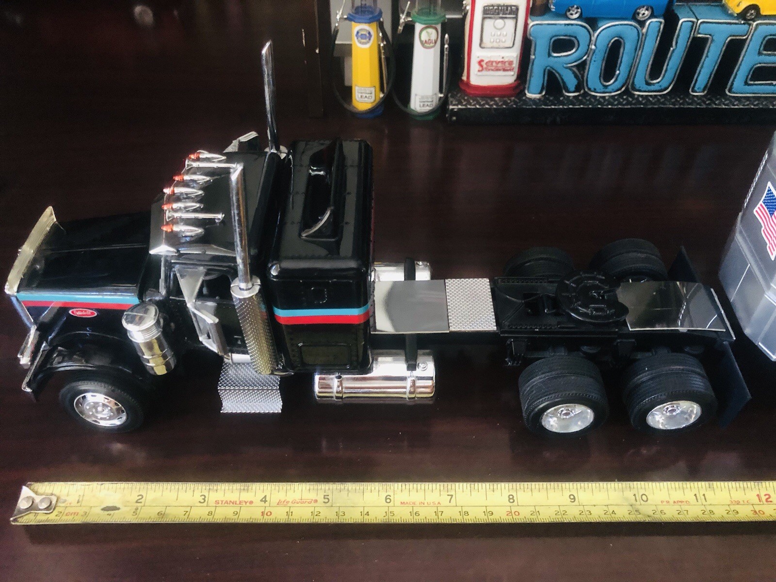 1:28 Enzaka Peterbilt Black W/Levi Garrett Refrigerated Van Trailer