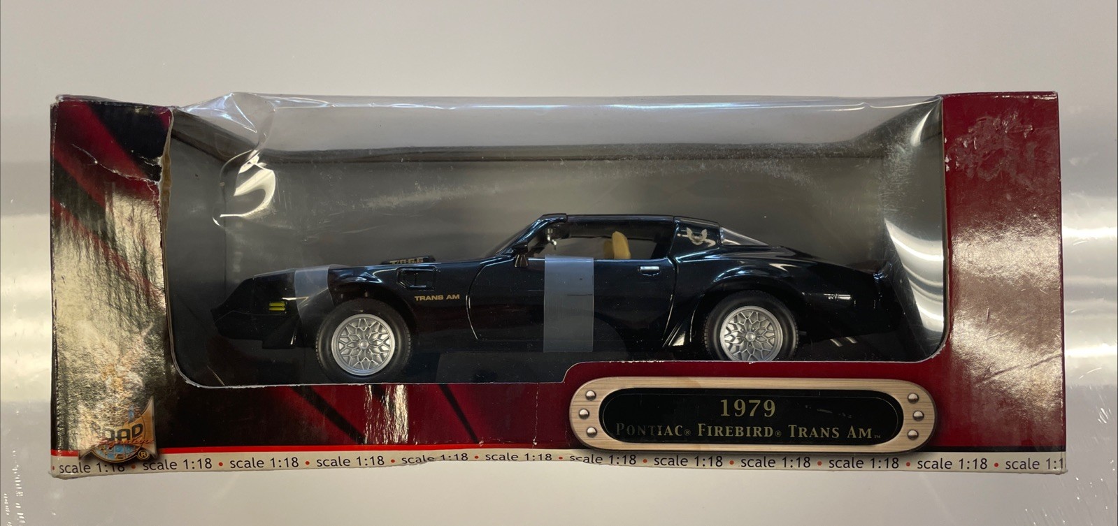 (G526) Road Signature 1:18 1979 Pontiac Firebird Trans Am Black Gold Diecast Car