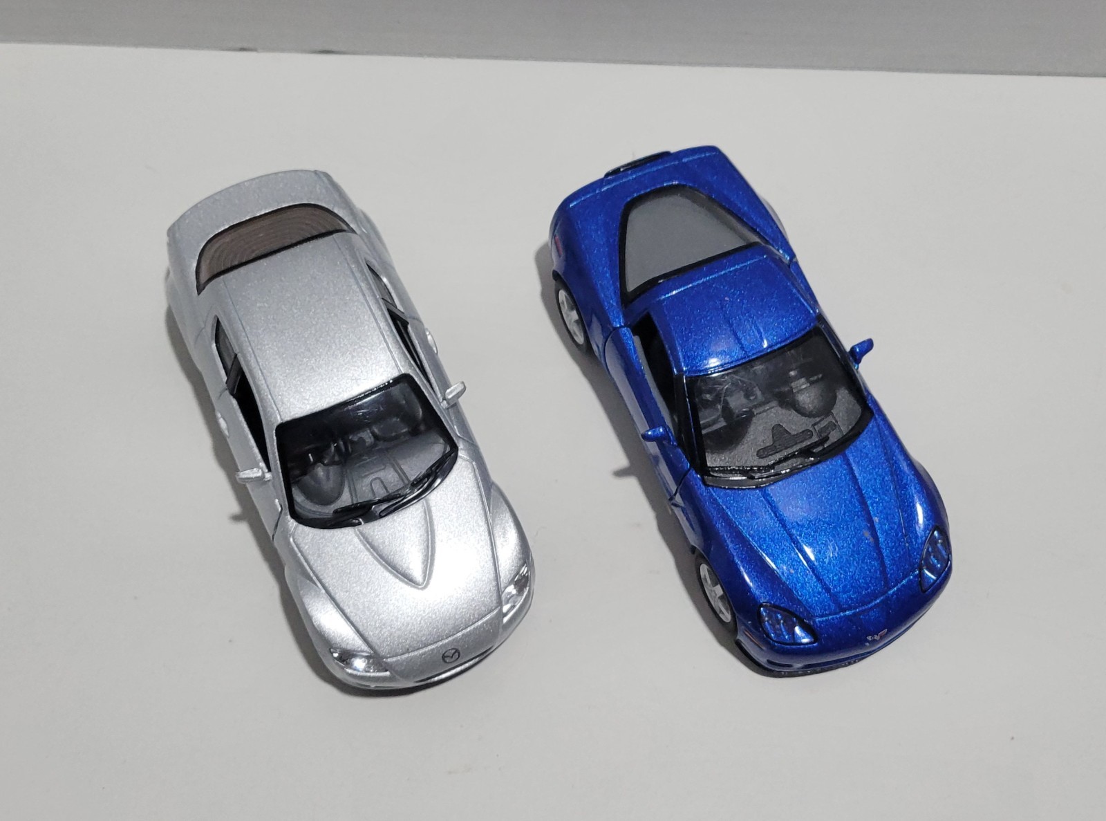 Kinsmart 2007 Chevrolet Corvette C6 Z06 & Mazda RX-8 1:36 Scale