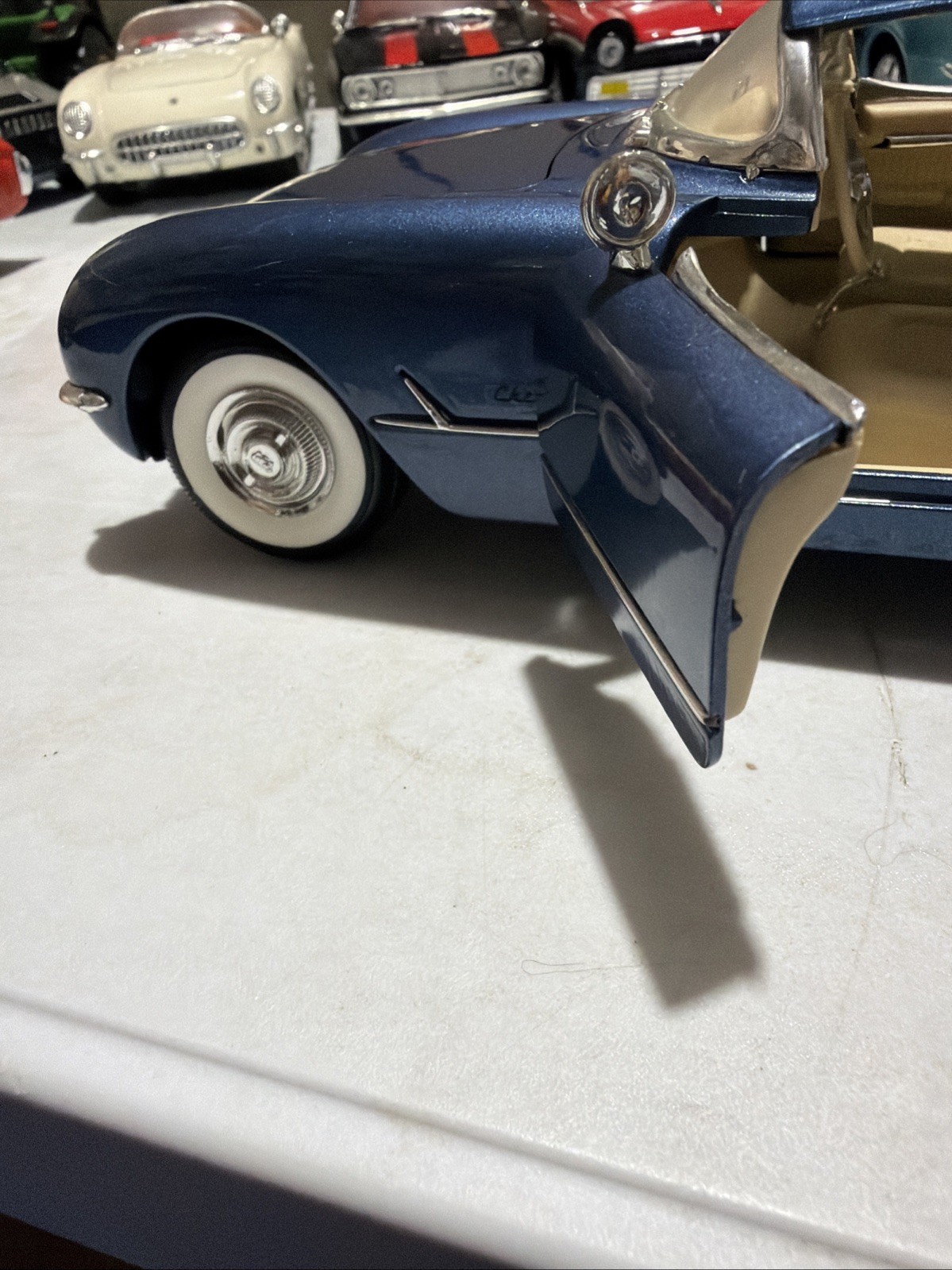 1954 Chevrolet Corvette Convertible Mira Golden Line 1:18 Diecast Car Model Navy