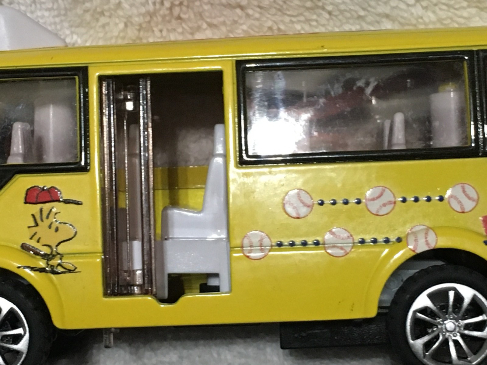Peanuts Snoopy’s “That’s How I Roll” Diecast 5.5″ Bus Yellow Side Door Opens