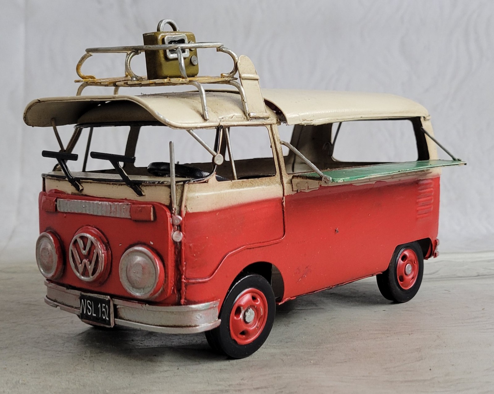 Decorative Min Bus With Silver Brief Case Home/Office/Cabin Decoration Figurine