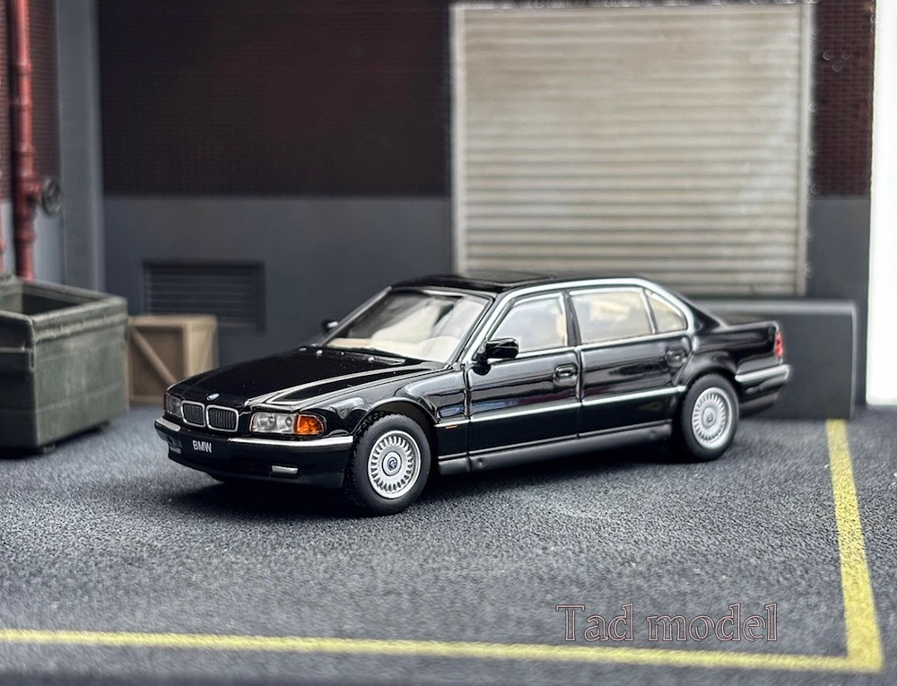 AR 1:64 Black BMW 750iL E38 Luxury Sedan Sports Model Diecast Metal Car