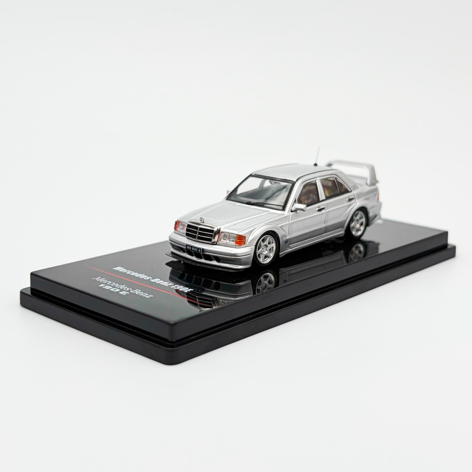 INNO64 1:64 Mercedes-Benz 190E Silver