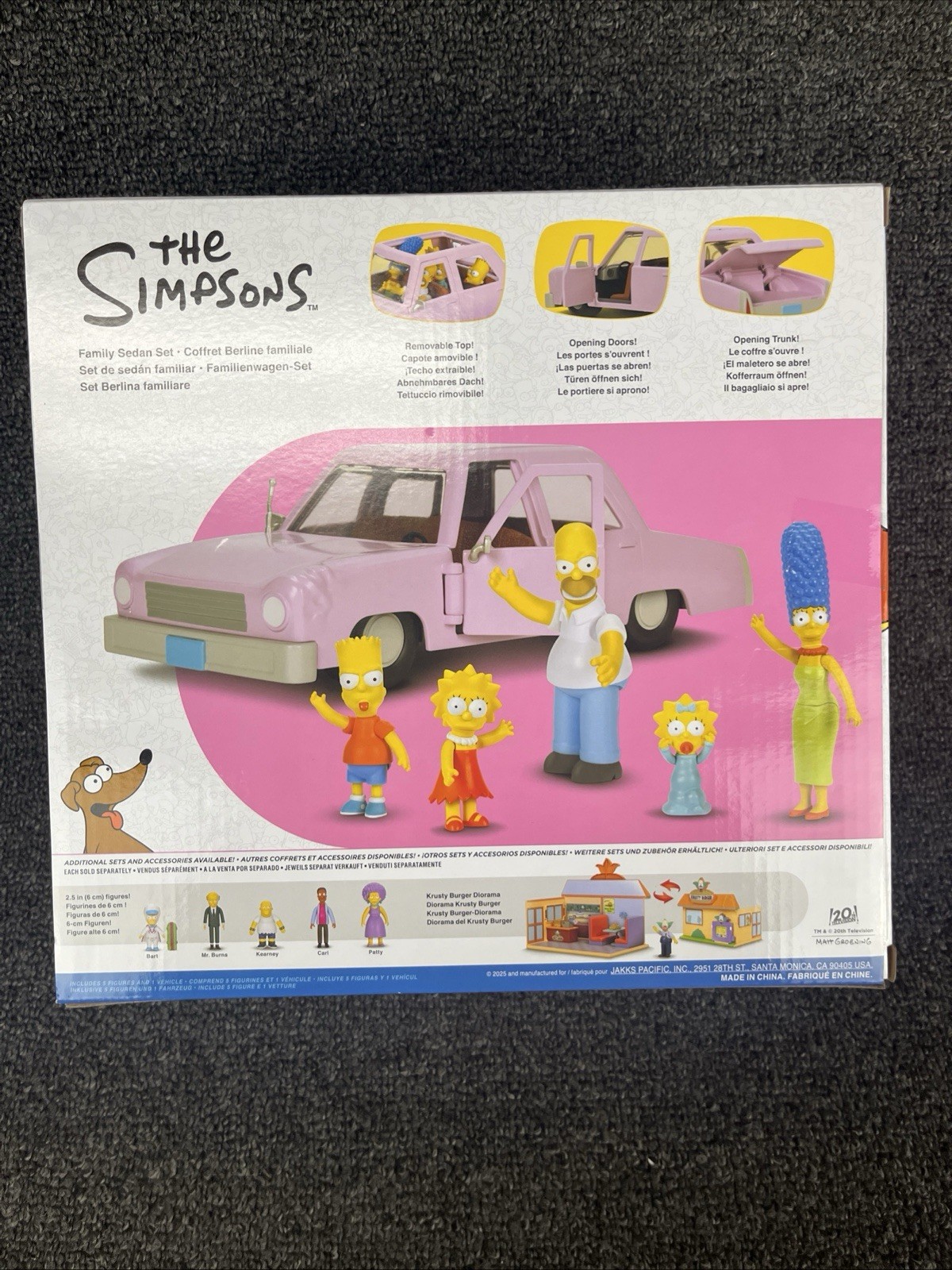 JAKKS PACIFIC THE SIMPSONS FAMILY SEDAN SET 1:24 SCALE